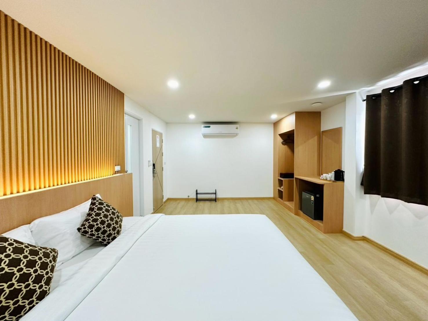 Deluxe King Room photo 2