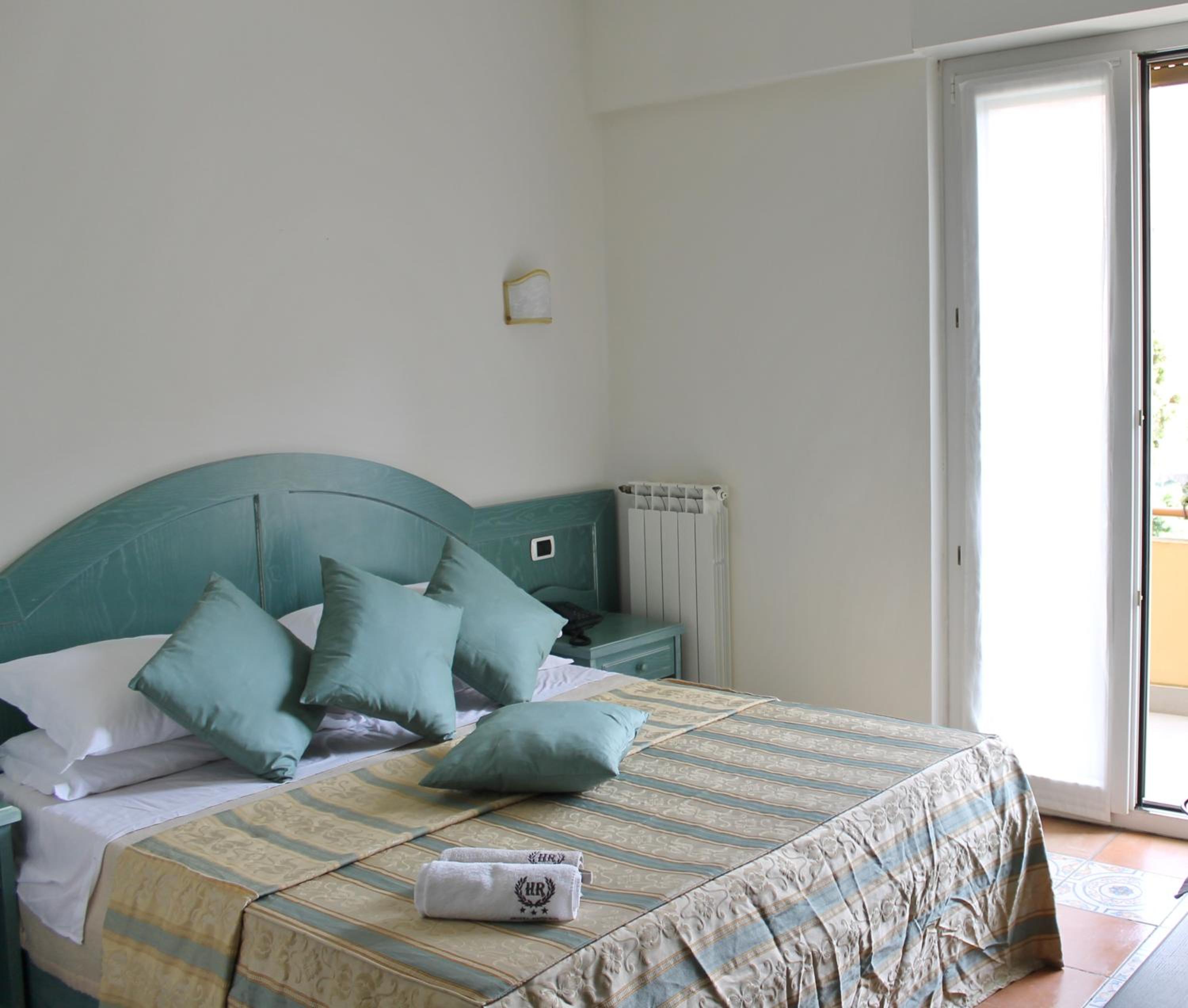 Double or Twin Room - Photo 6