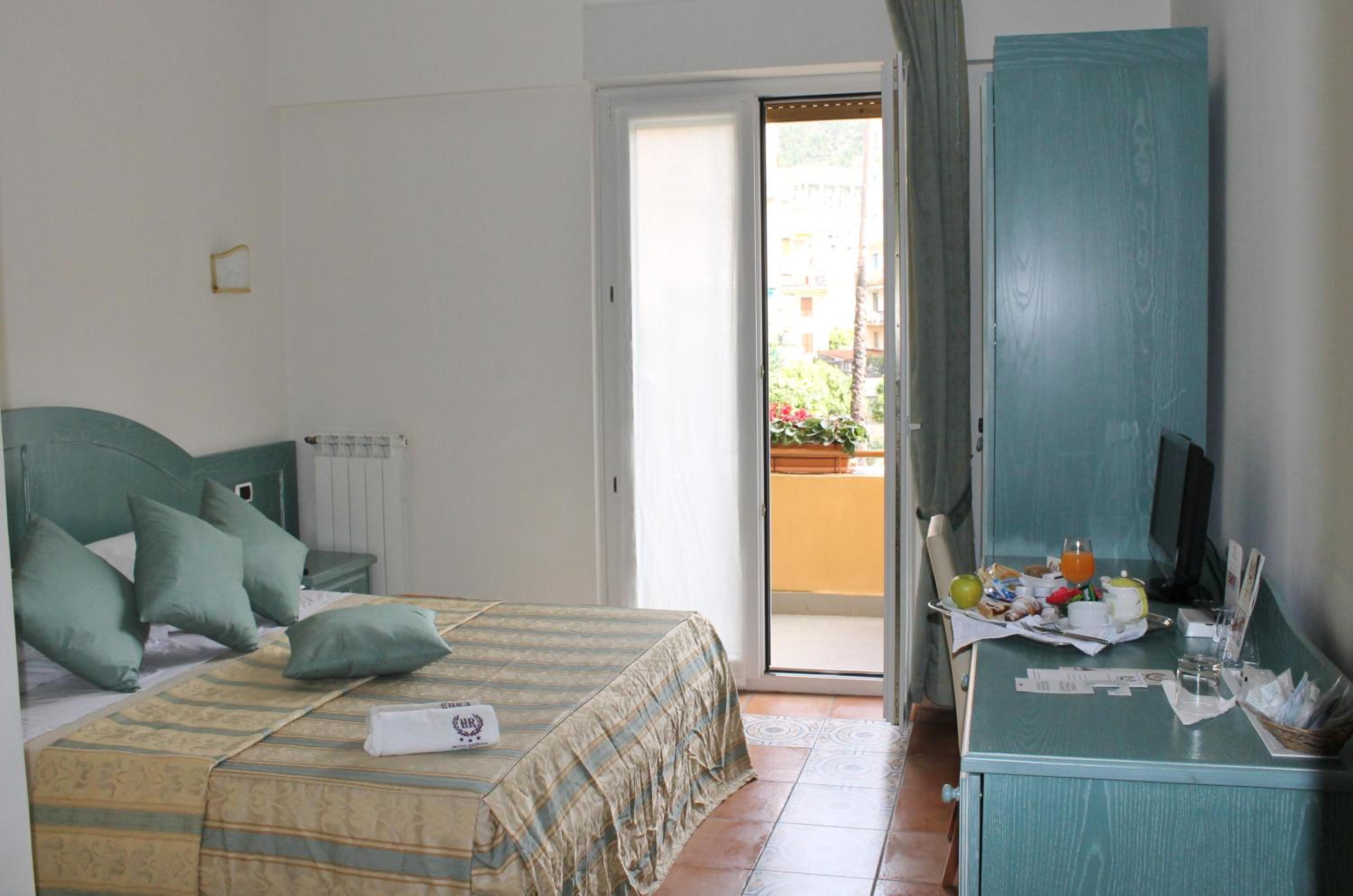 Double or Twin Room - Photo 5