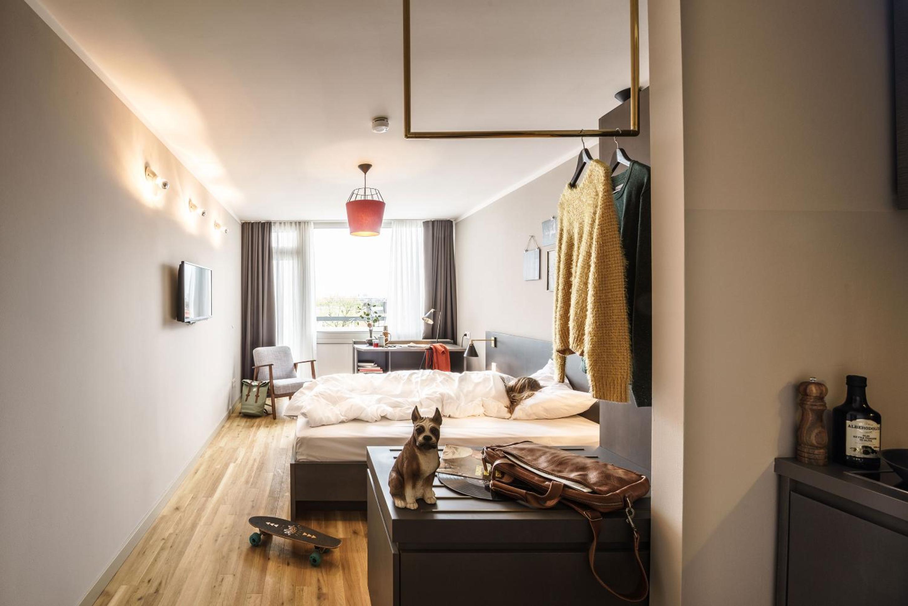 Bold Double Studio with Balcony photo 3