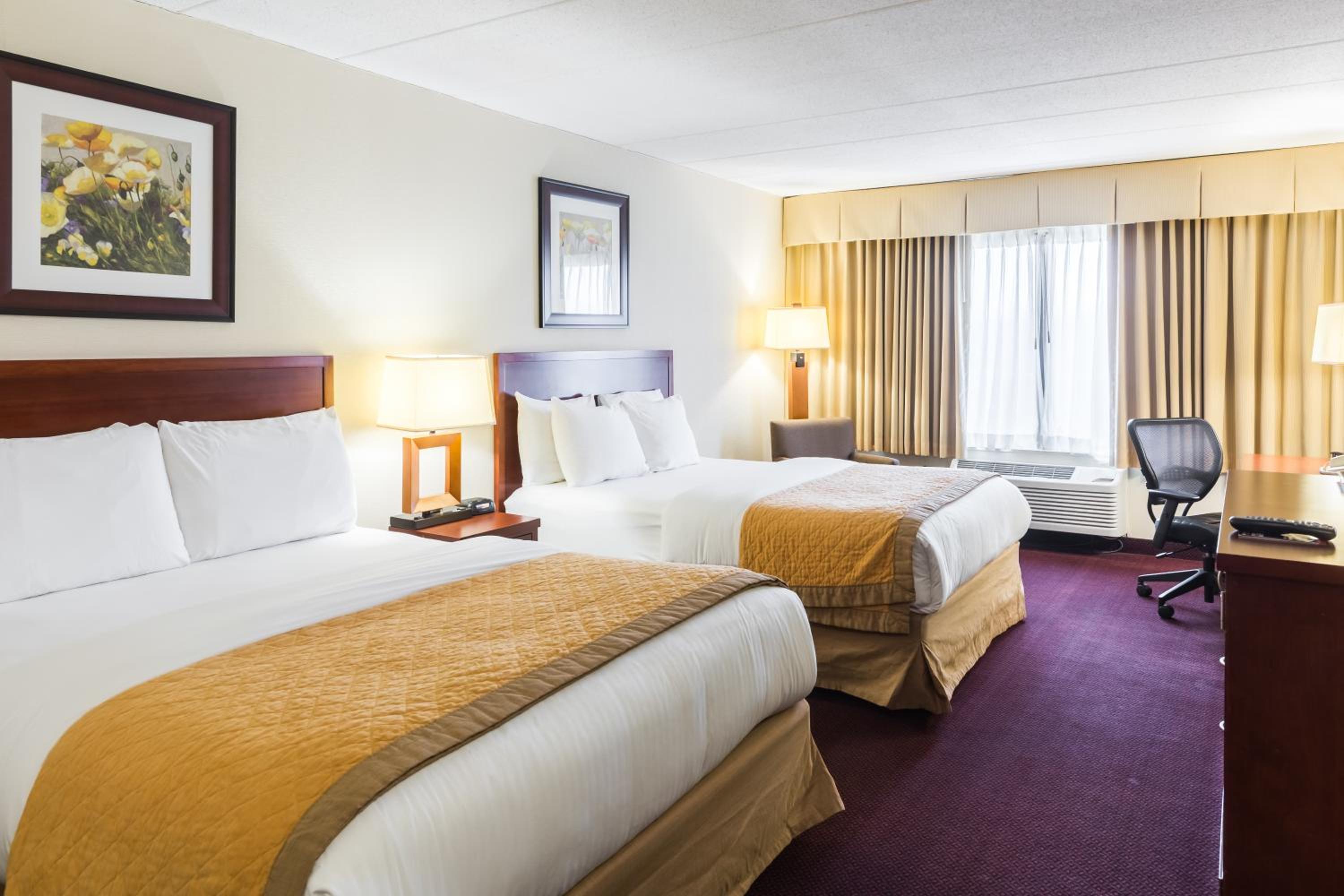 Queen Room with Two Queen Beds - Disability Access/Non-Smoking - Photo 2