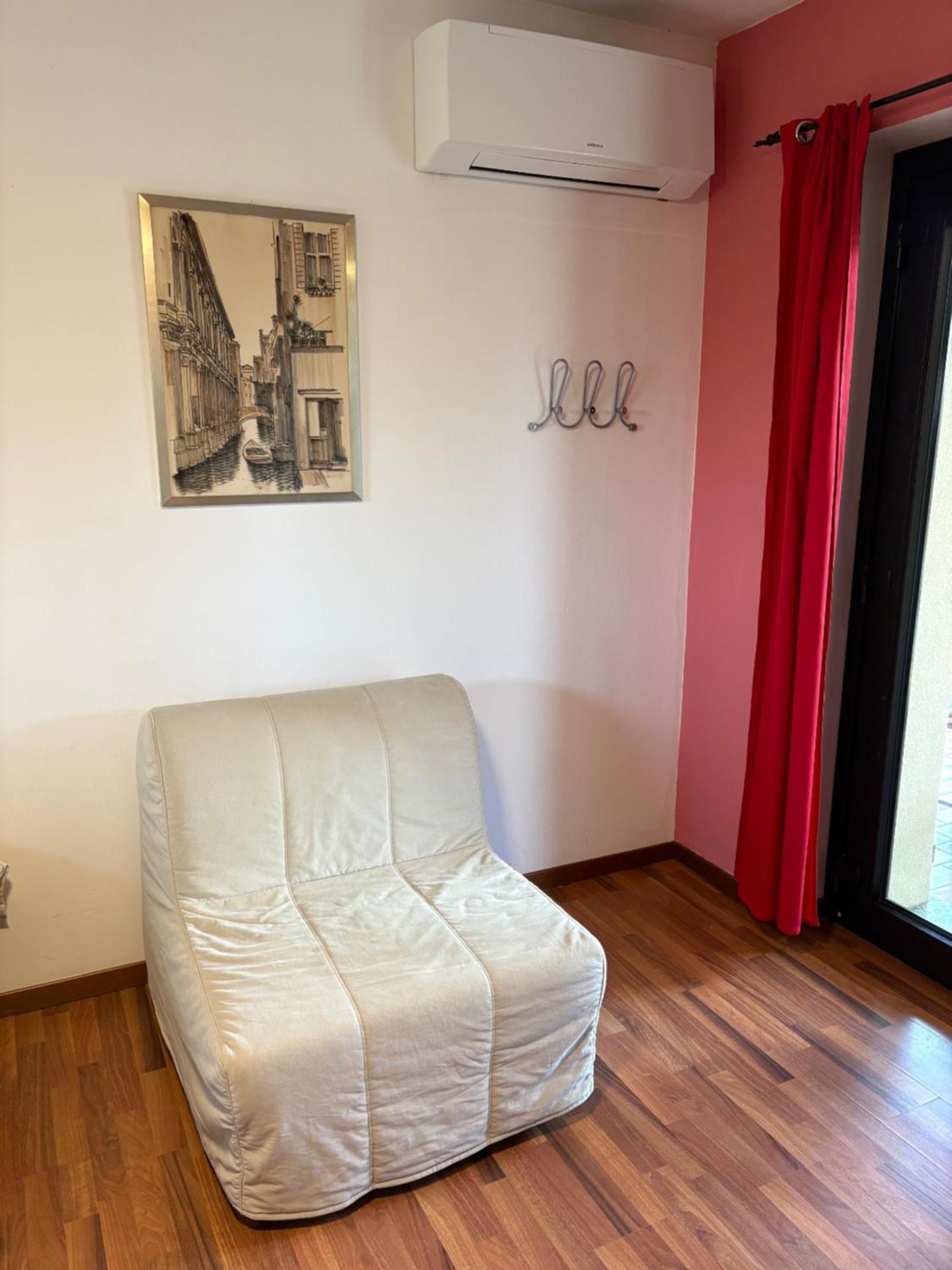 Budget Twin Room photo 2
