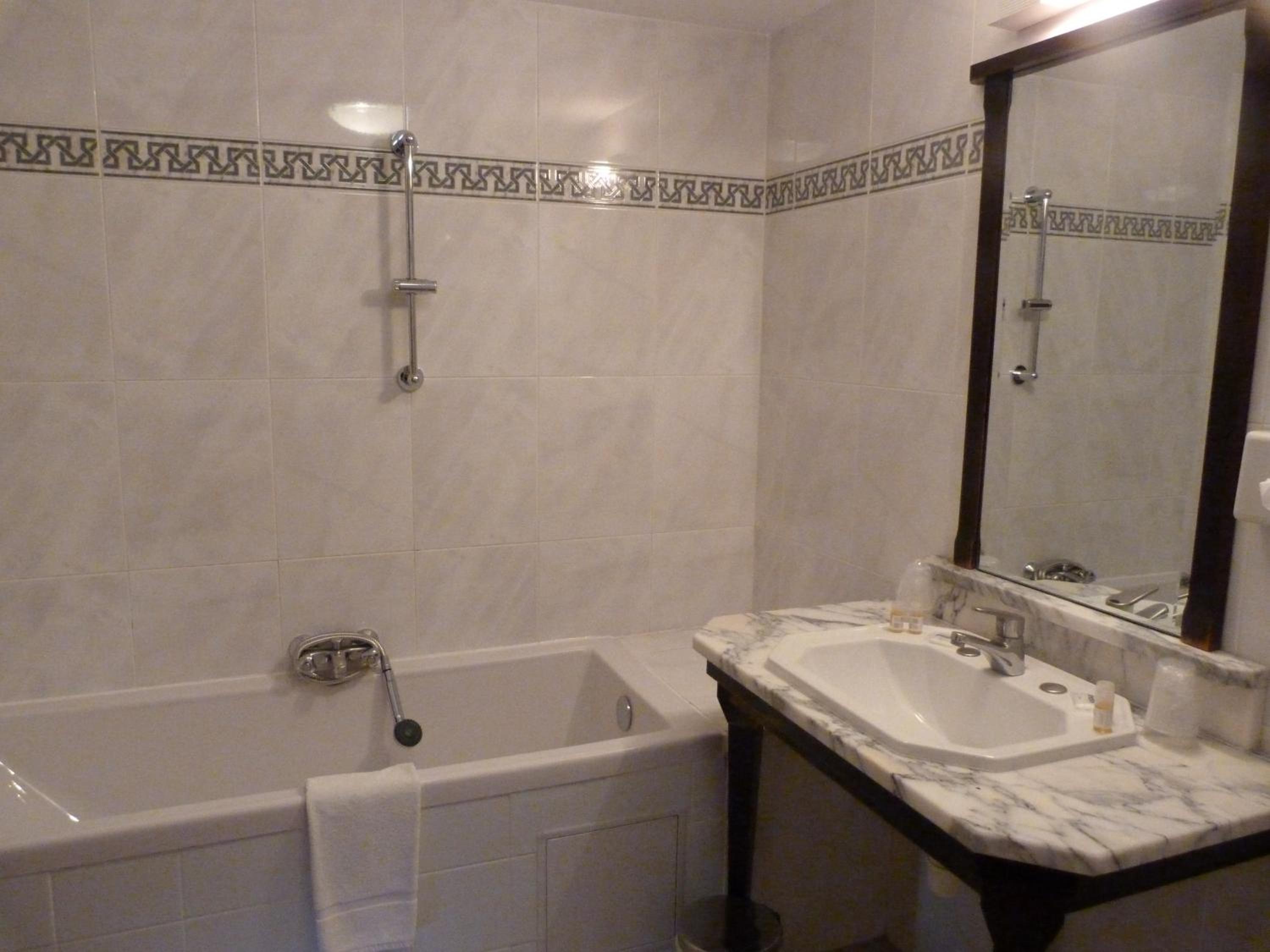 Family Room - Photo 2