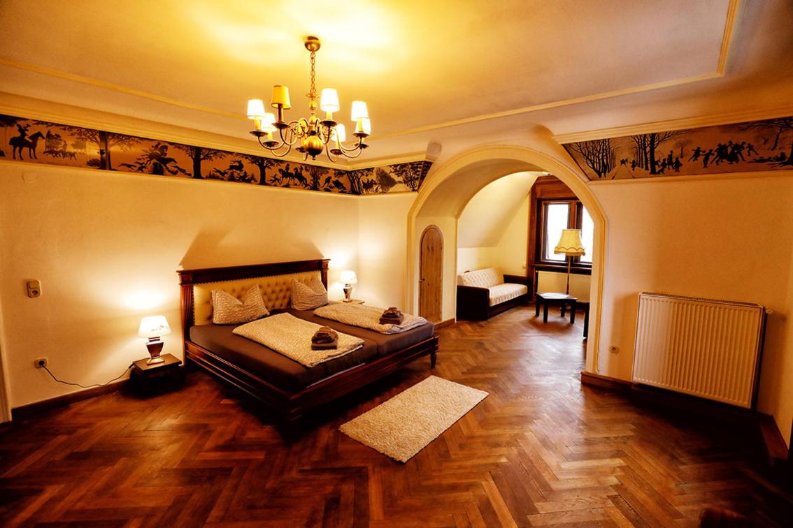 Deluxe King Suite photo 3
