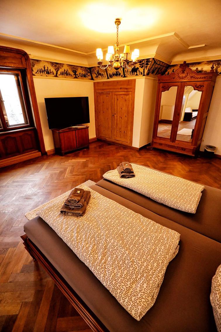Deluxe King Suite photo 1