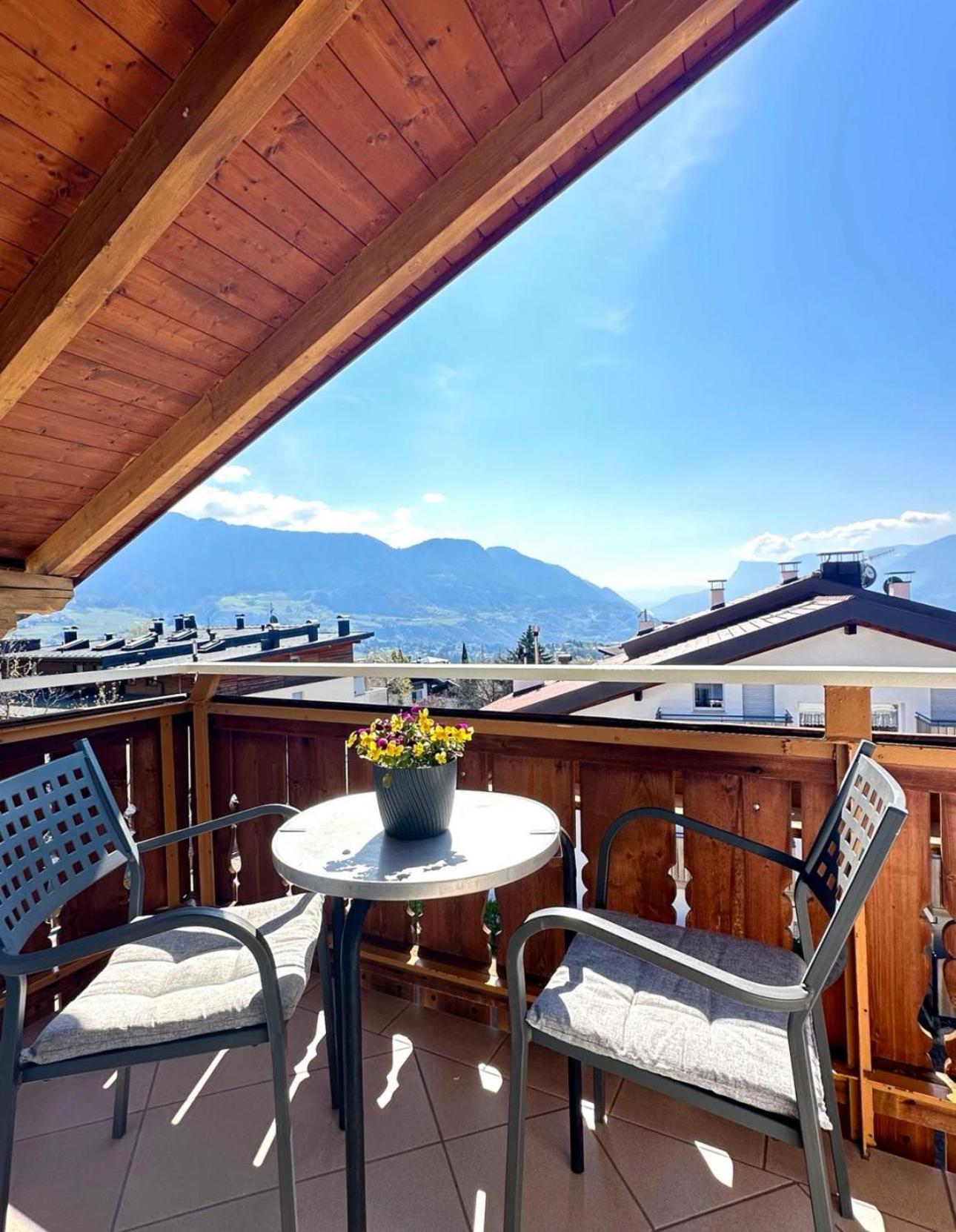 Apartment with Balcony photo 3