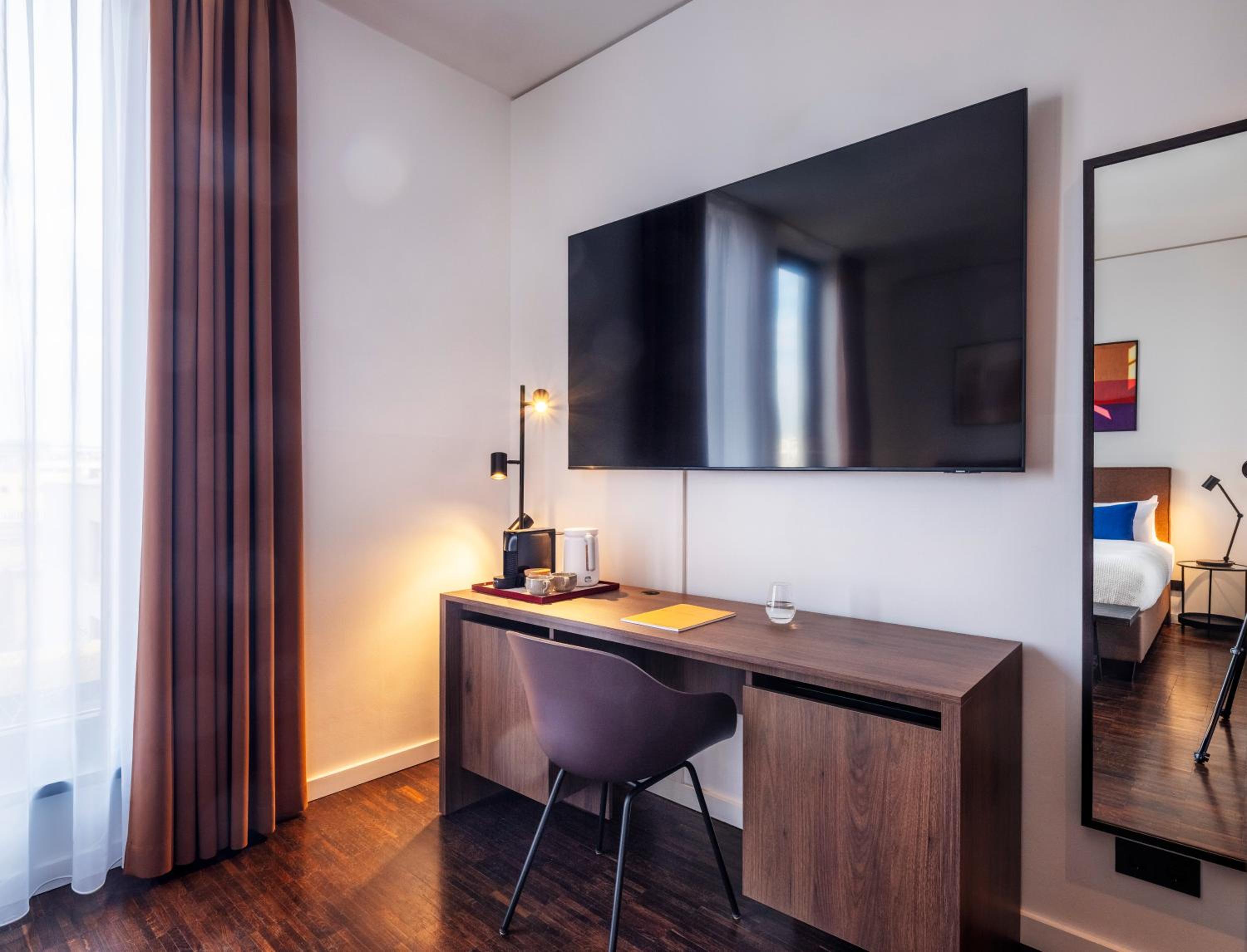 Medium Room photo 2