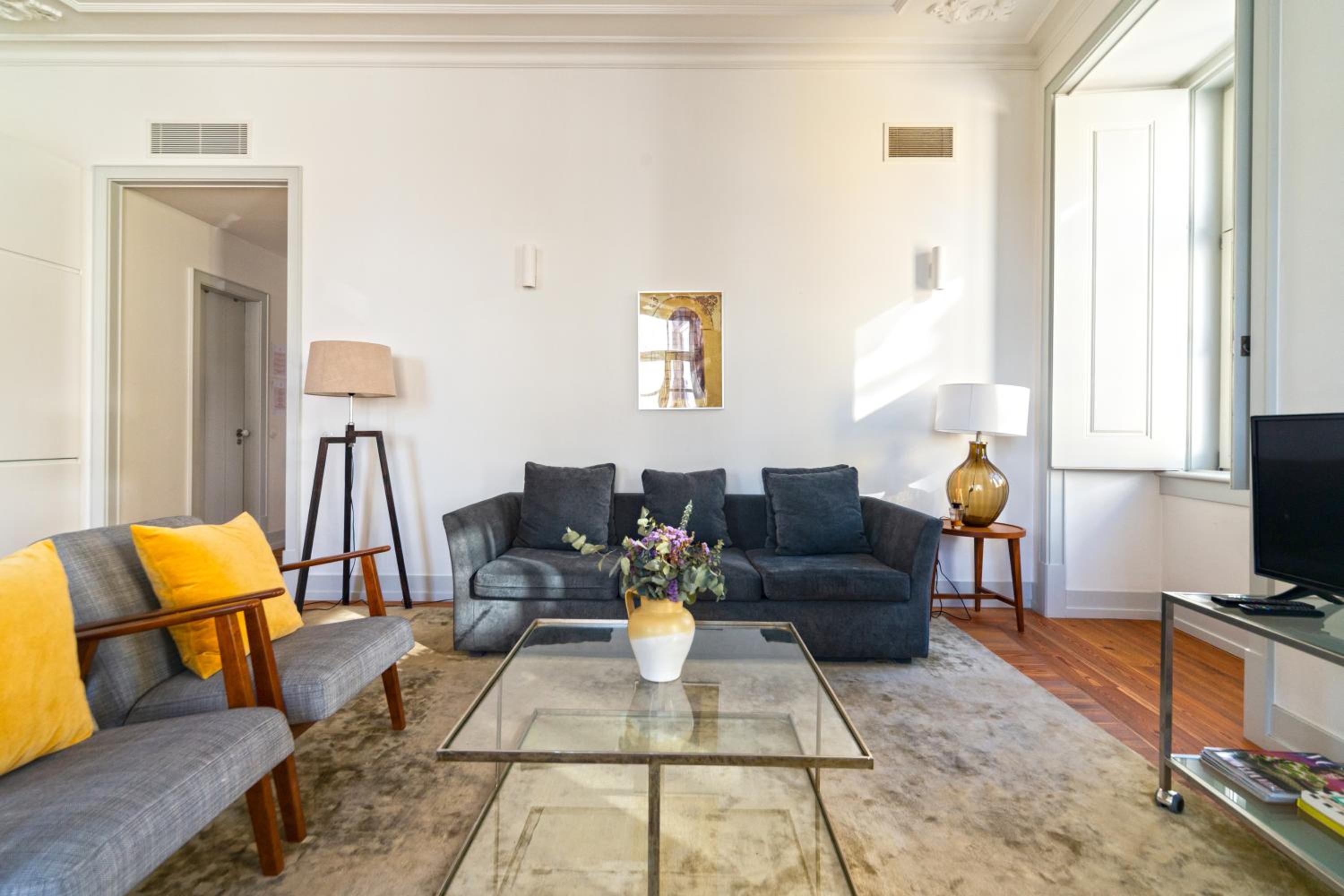 Apartment with Sea View - Photo 3