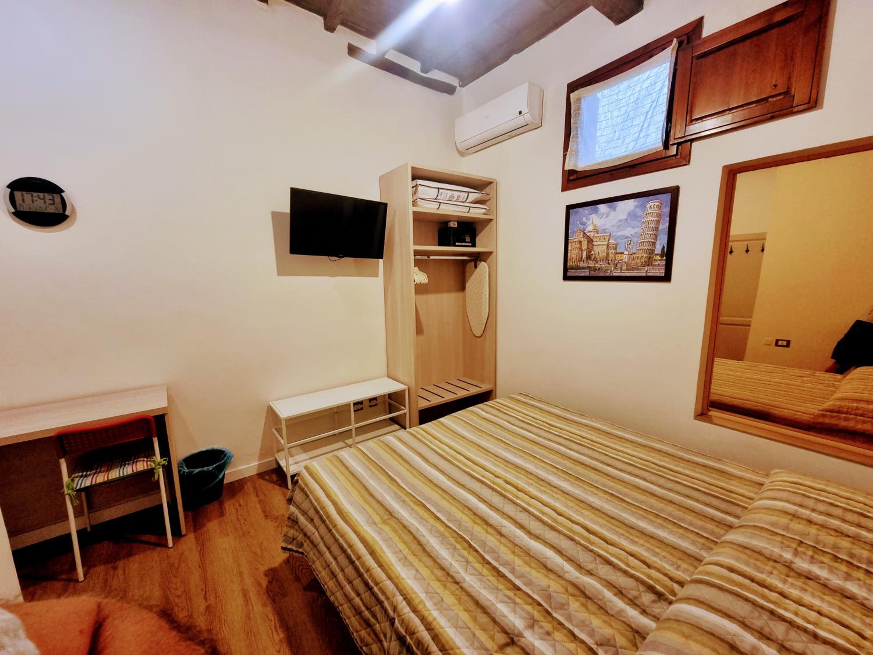 Double Room with Shared Bathroom photo 1