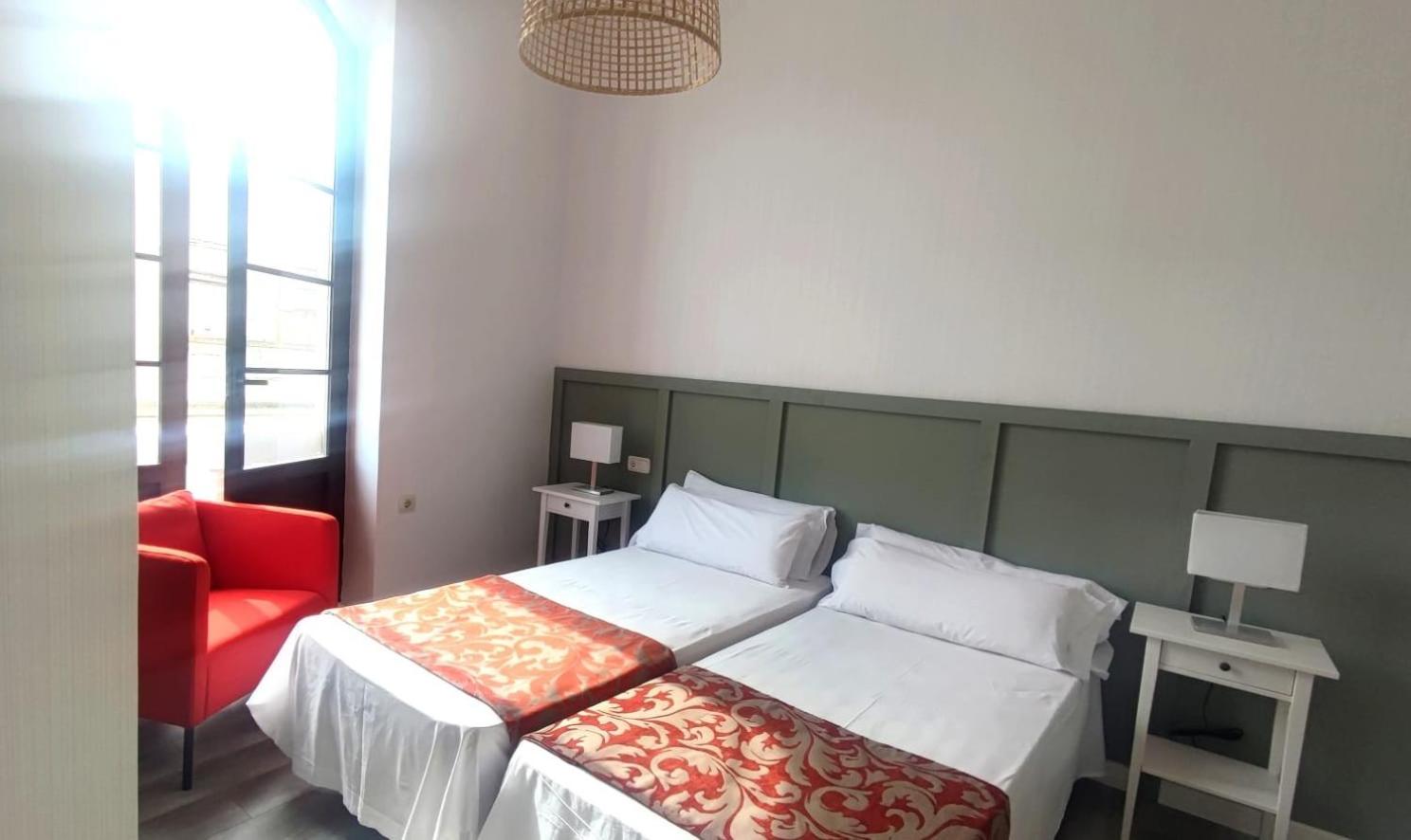 Deluxe One-Bedroom Apartment