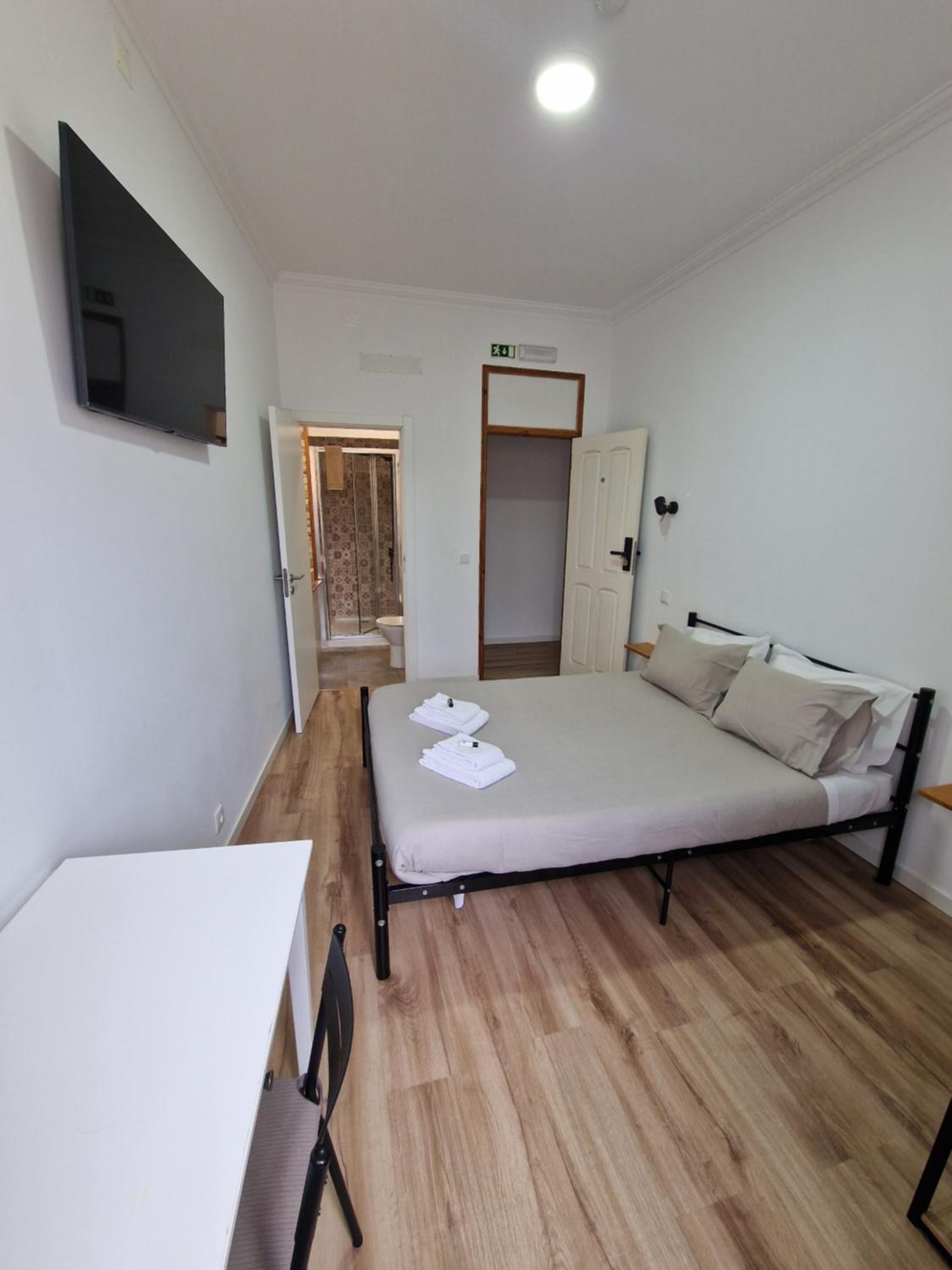 Double Room with Private Bathroom photo 2