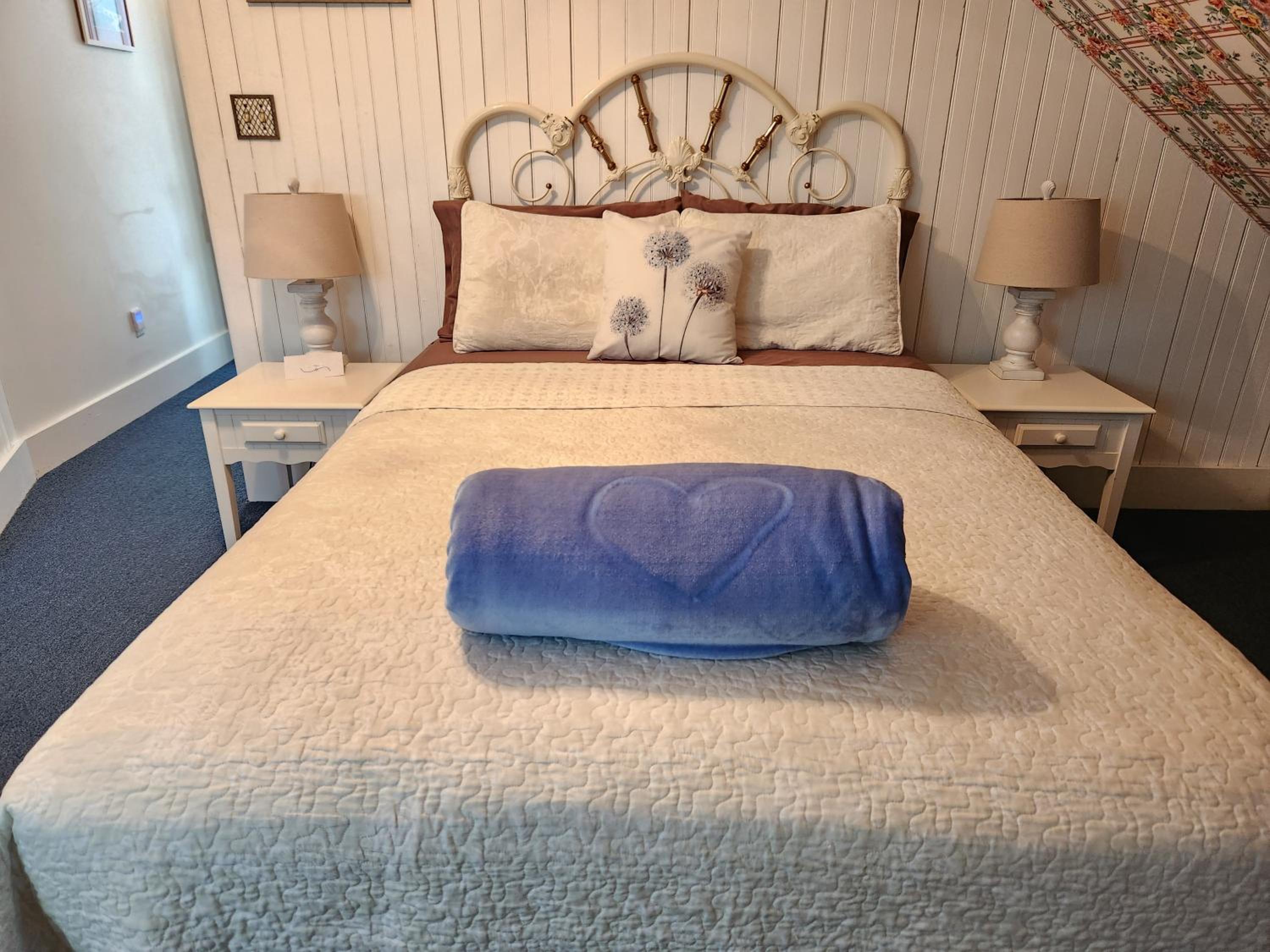 Deluxe Queen Suite - Photo 4