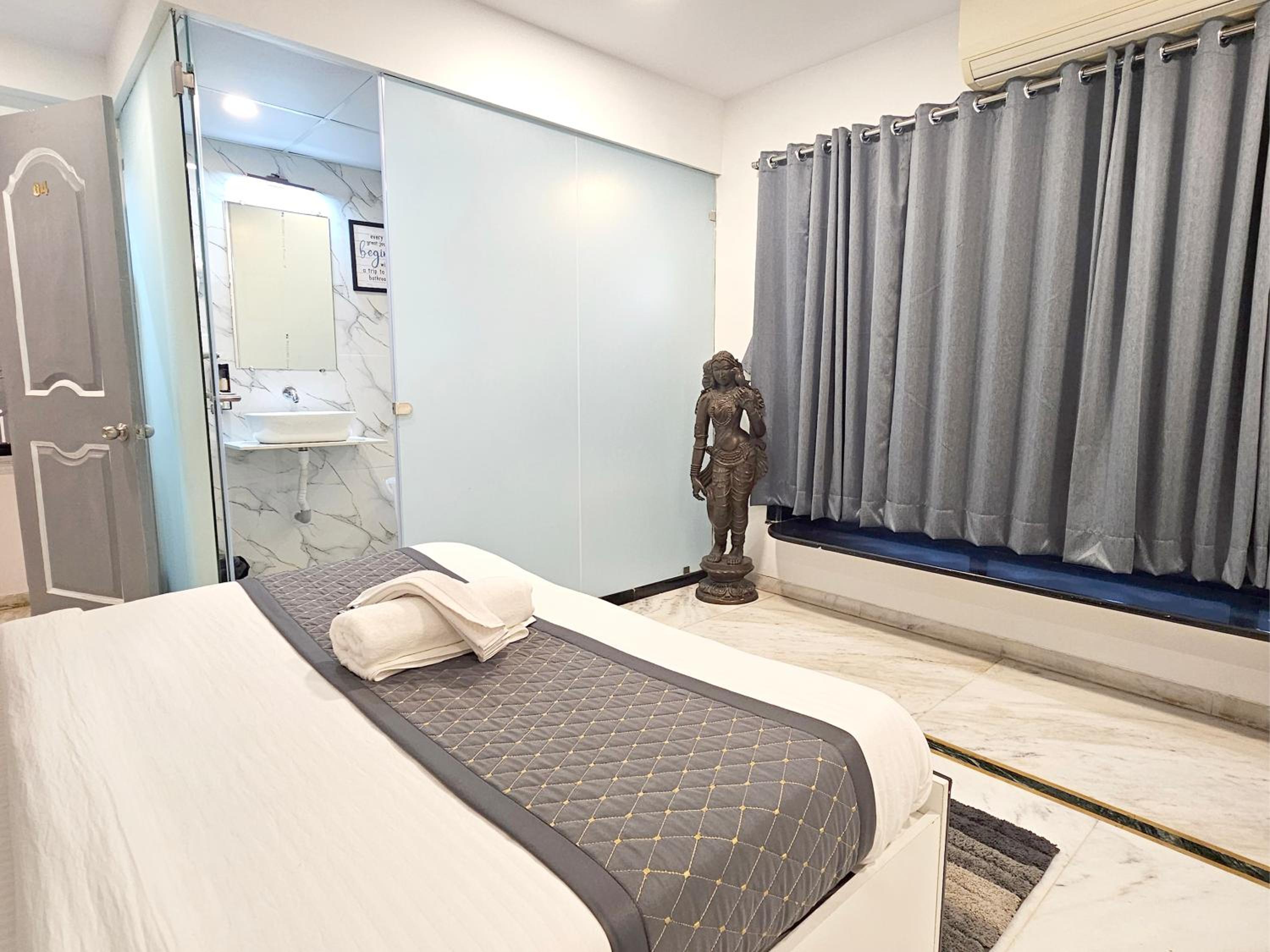 Deluxe Room - Photo 24