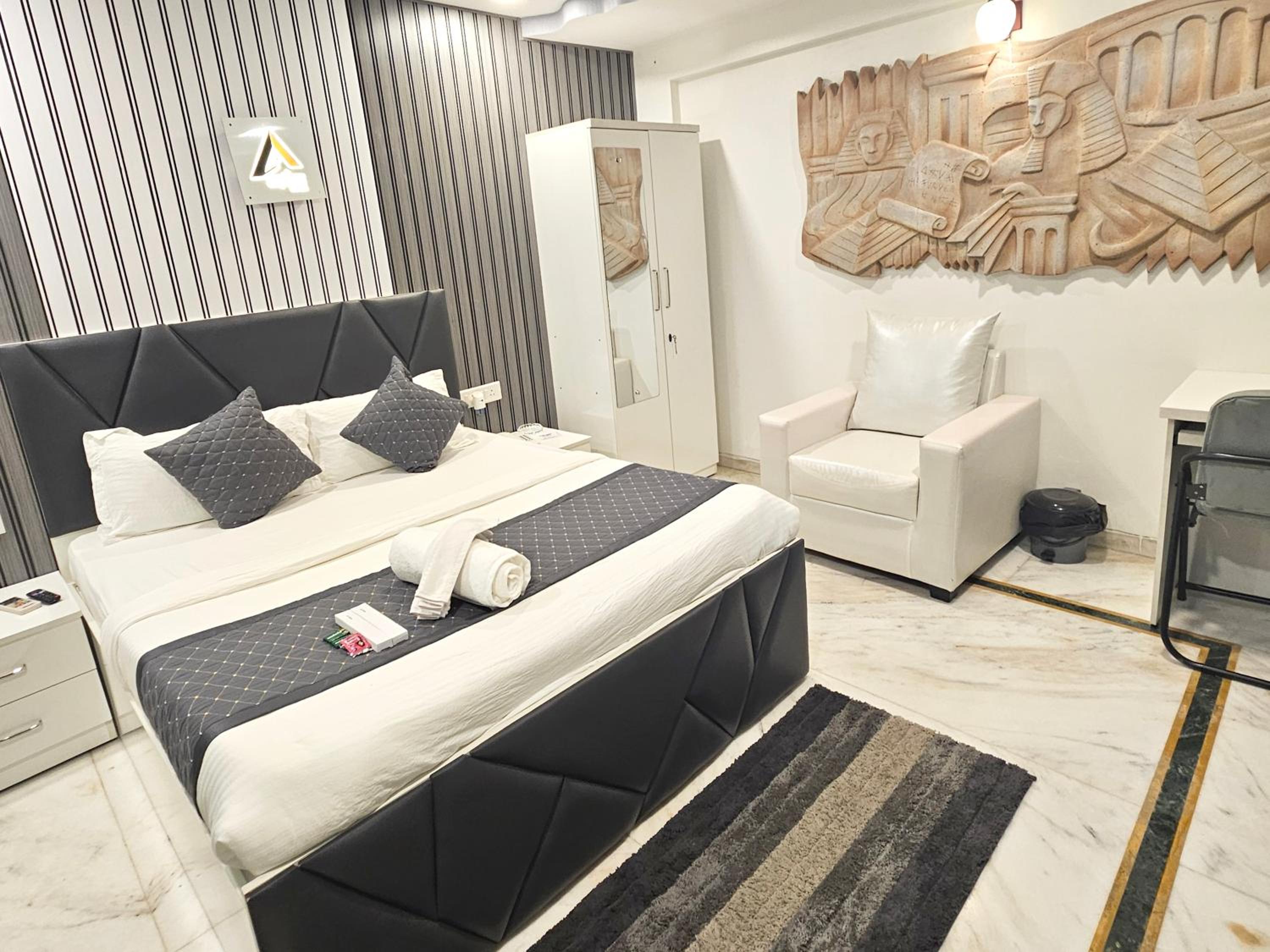 Deluxe Room - Photo 5