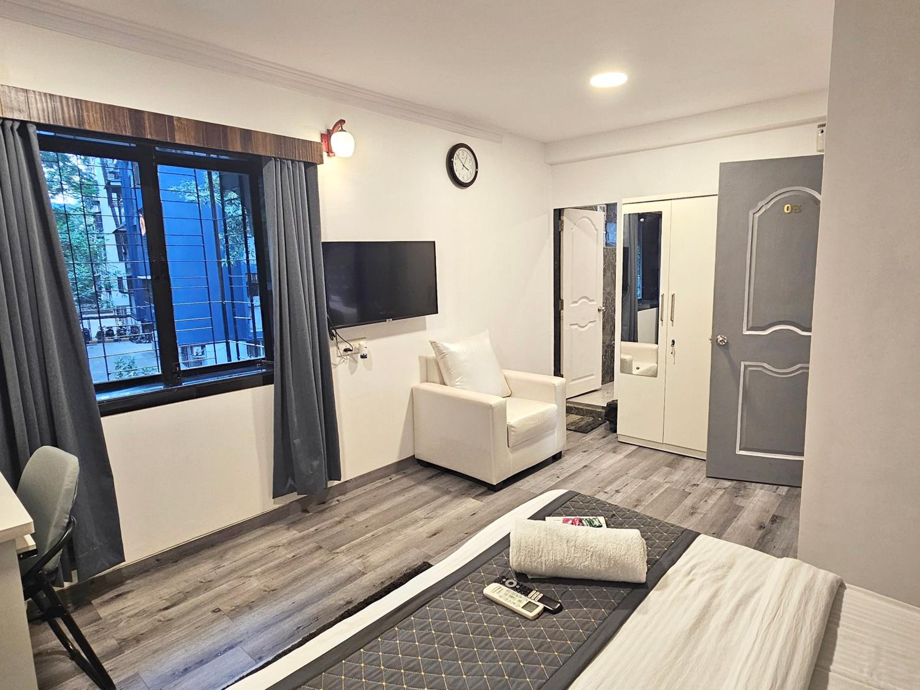 Deluxe Room - Photo 11