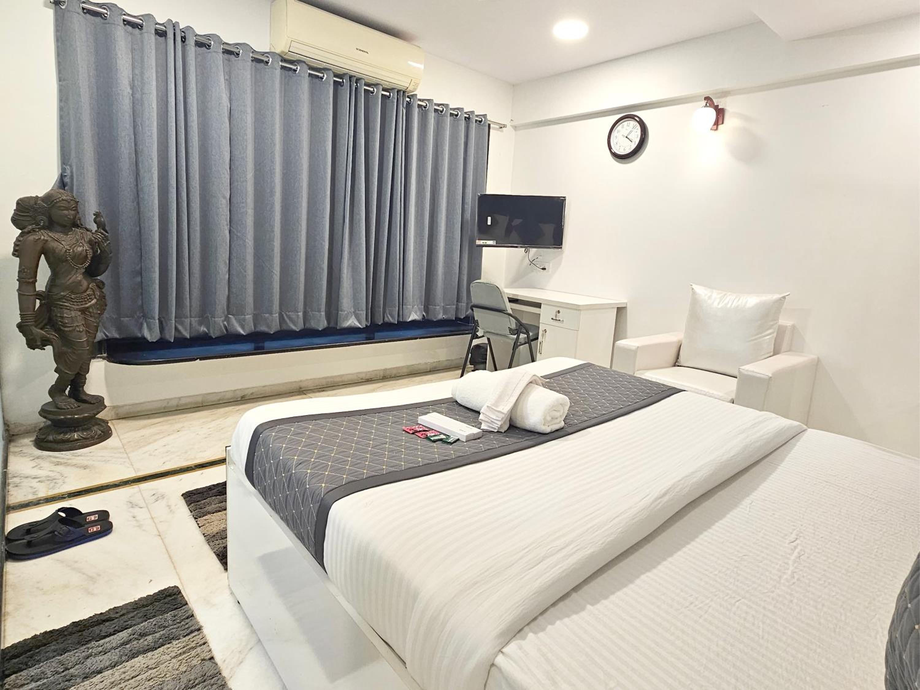 Deluxe Room - Photo 4