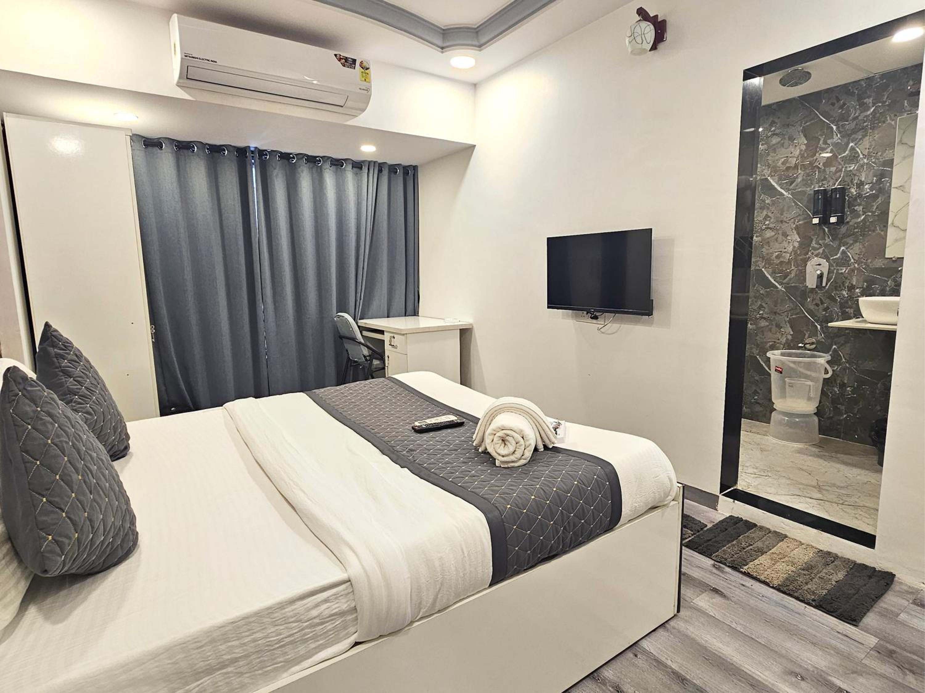 Deluxe Room - Photo 7