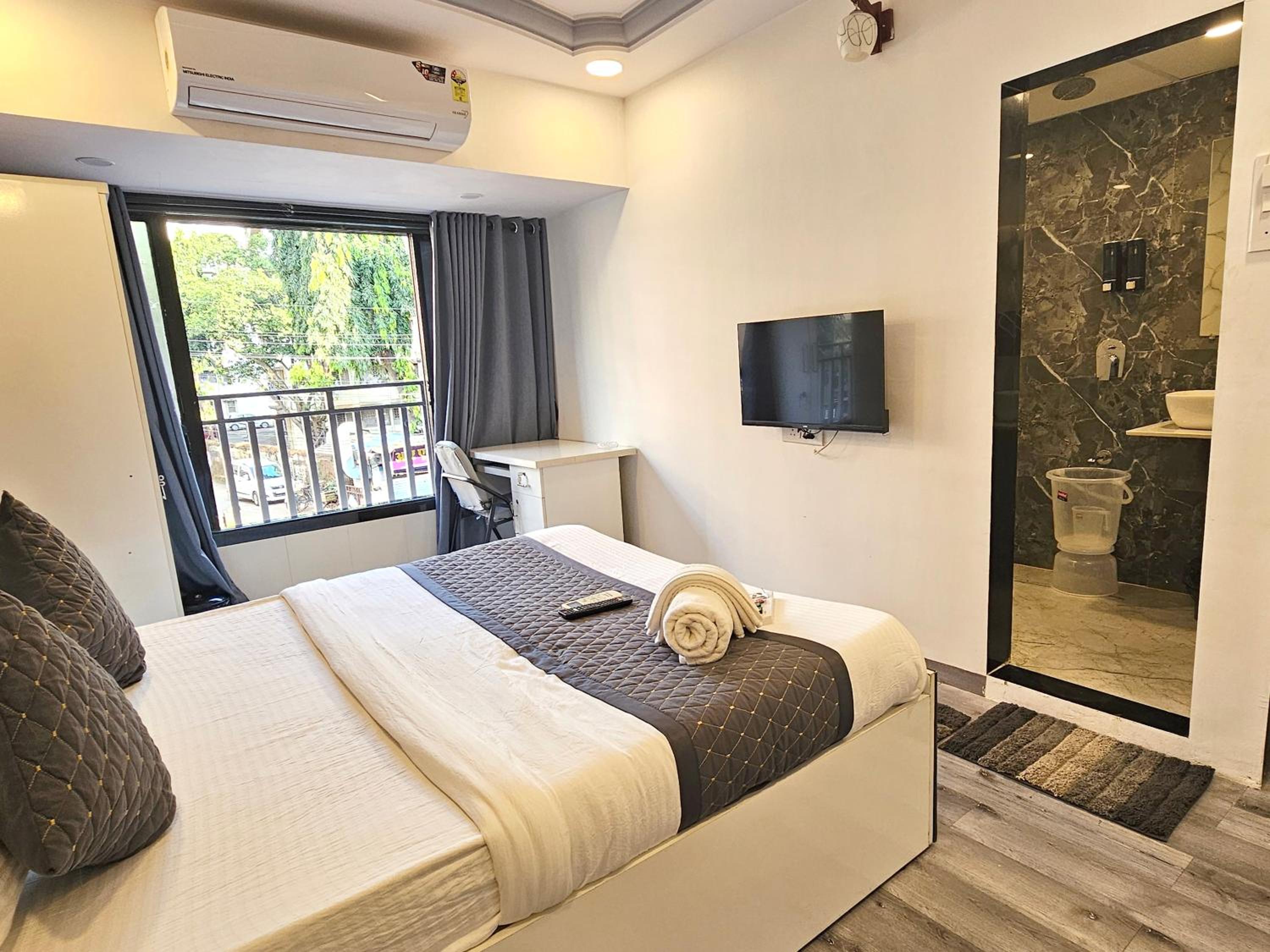 Deluxe Room - Photo 6