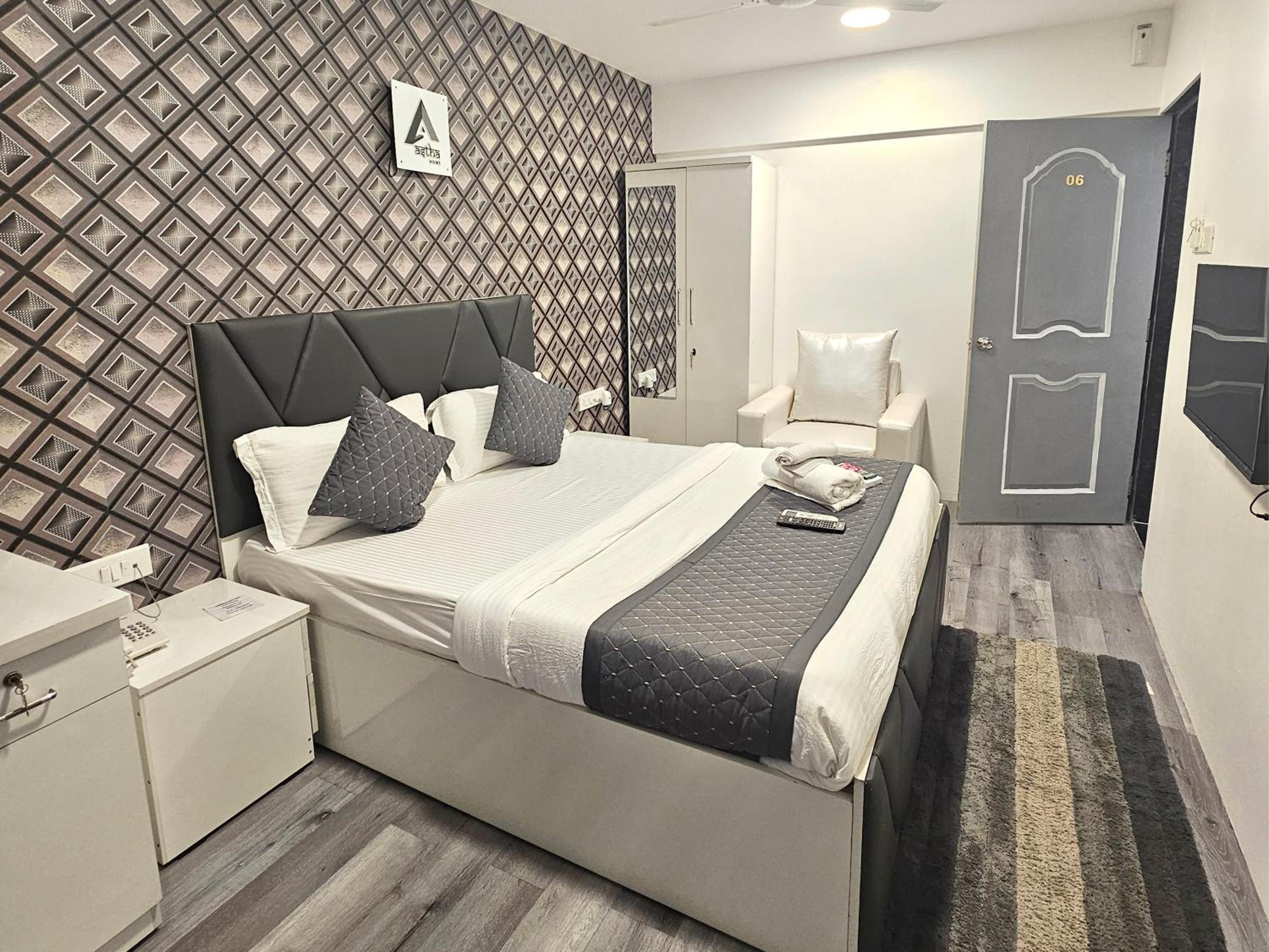 Deluxe Room - Photo 19