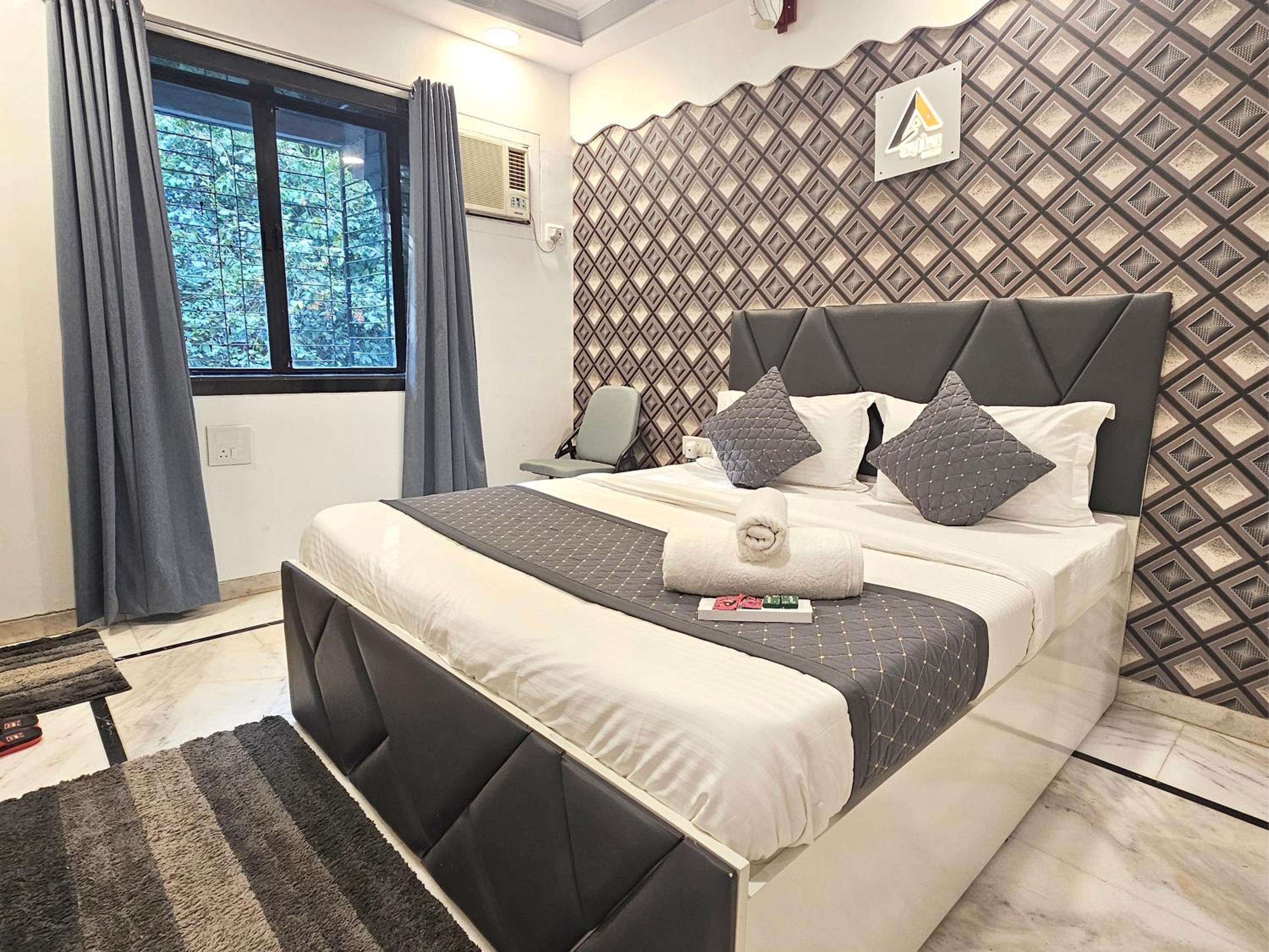 Deluxe Room - Photo 23