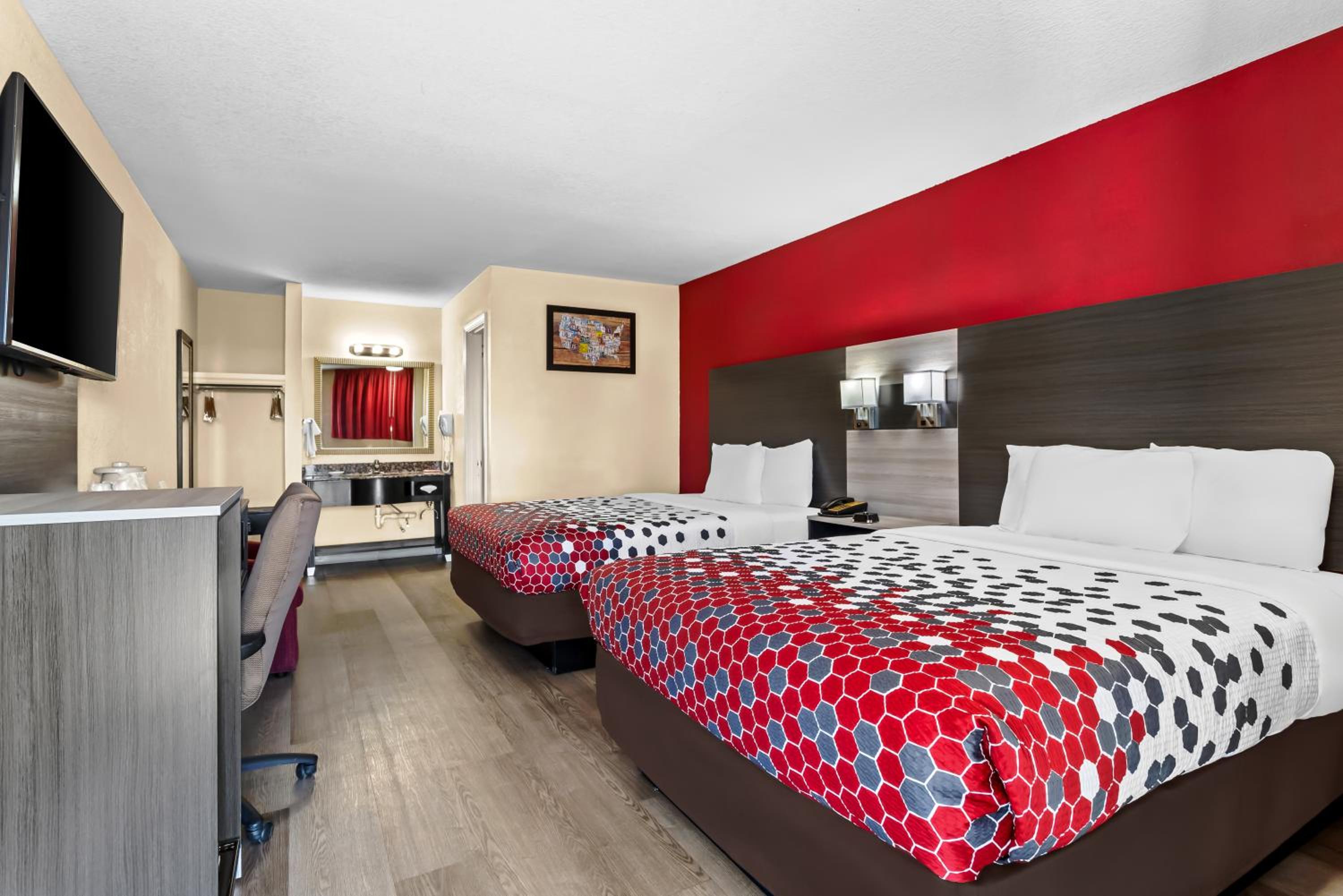 Queen Room with Two Queen Beds - Accessible/Non-Smoking  - Photo 2