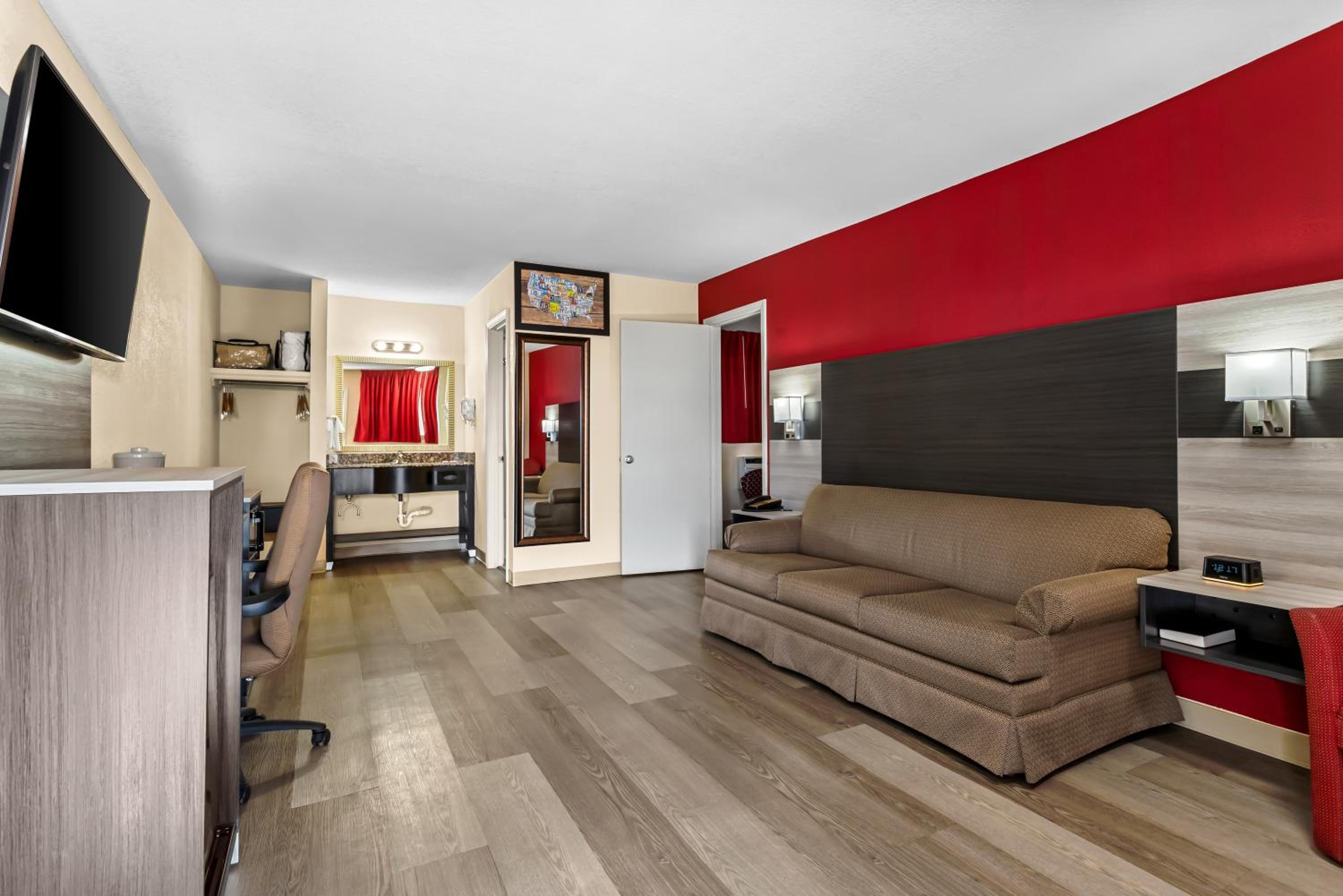 King Suite - Non Smoking - Photo 5