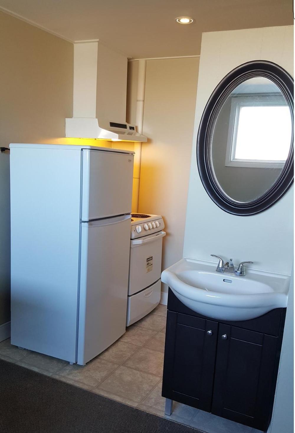 Queen Room with Kitchenette - Non Smoking photo 3