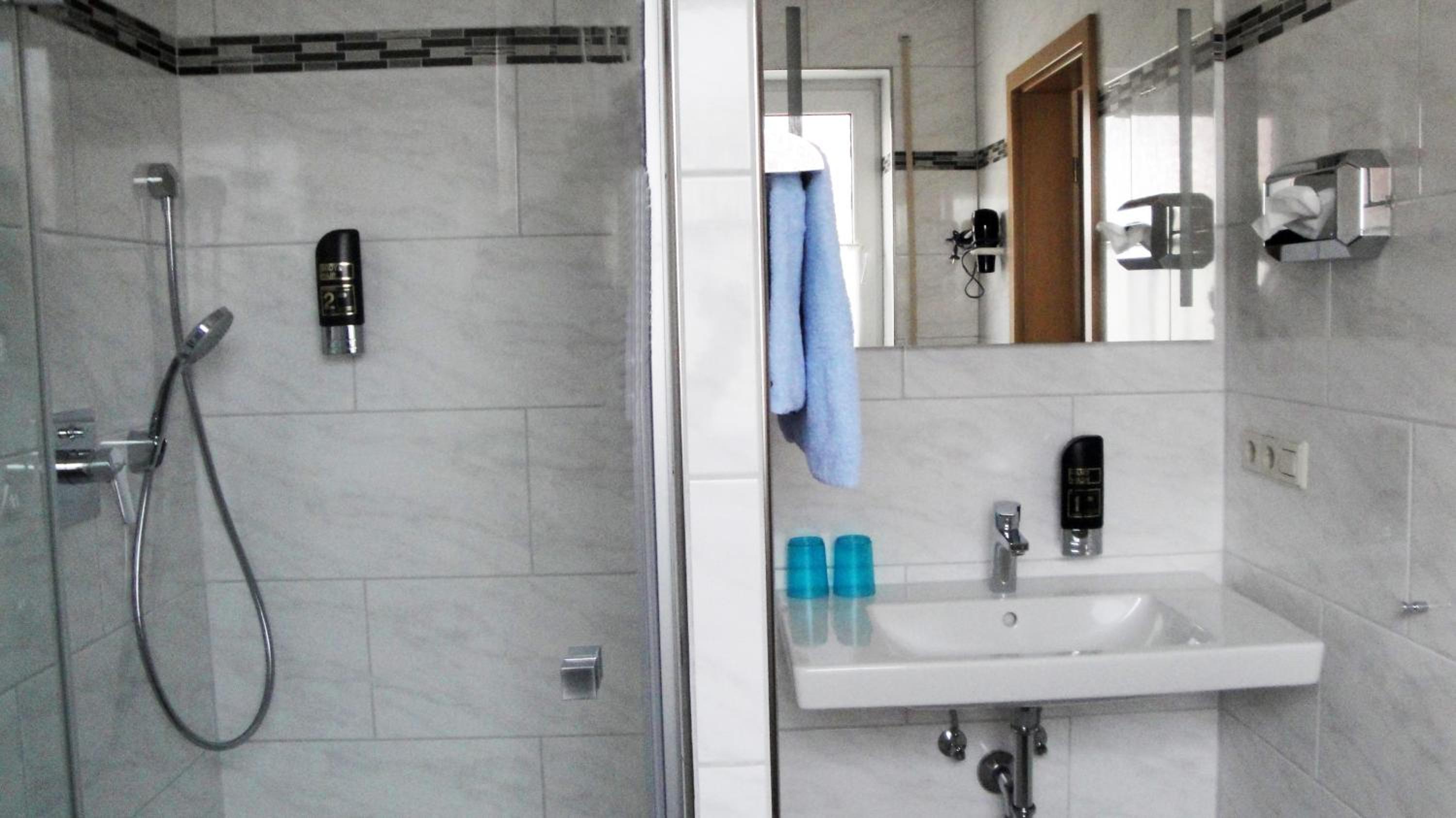 Triple Room with Shower - Photo 3