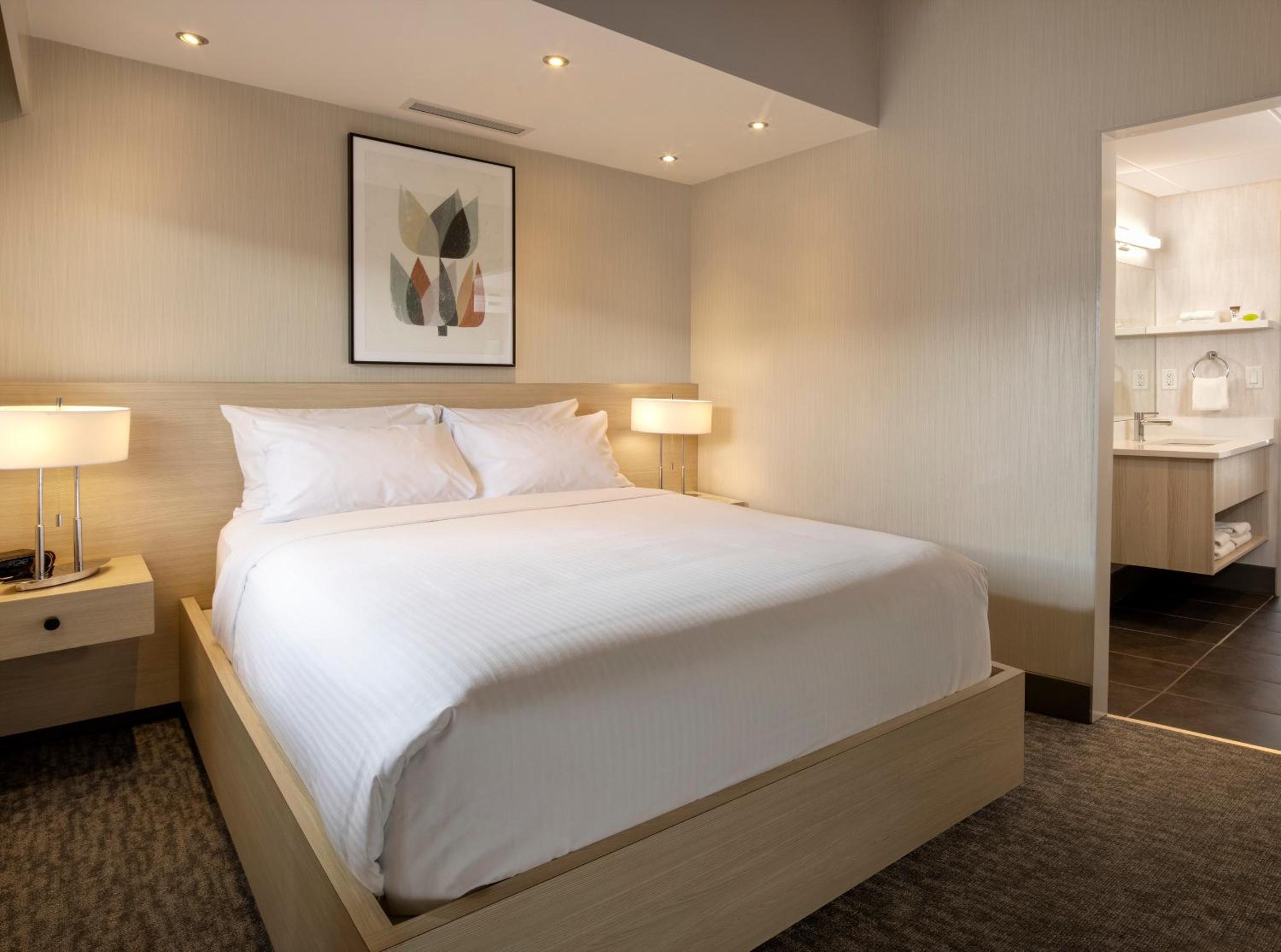 Premium Queen Room with Bath
