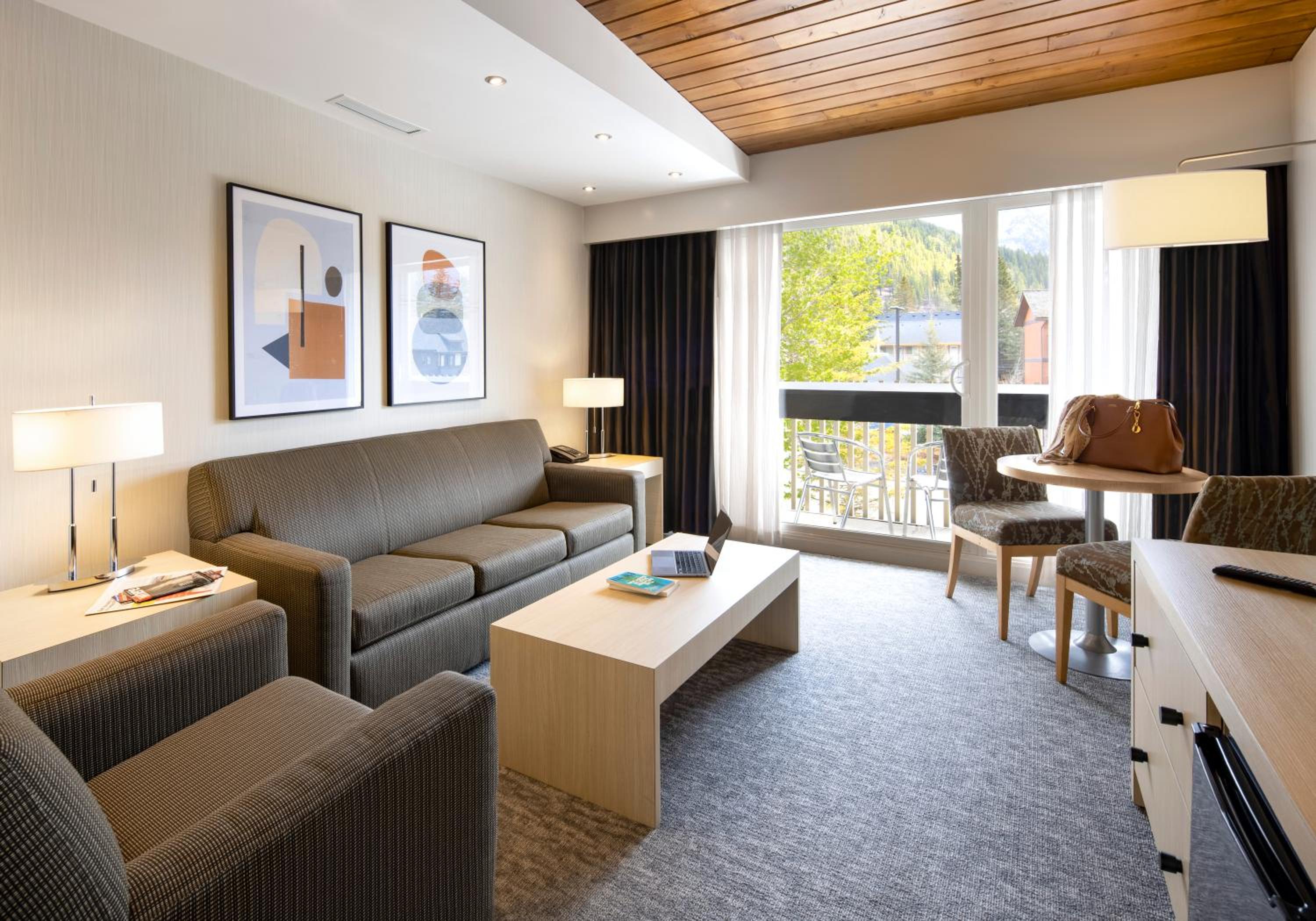 Premium Queen Room with Bath