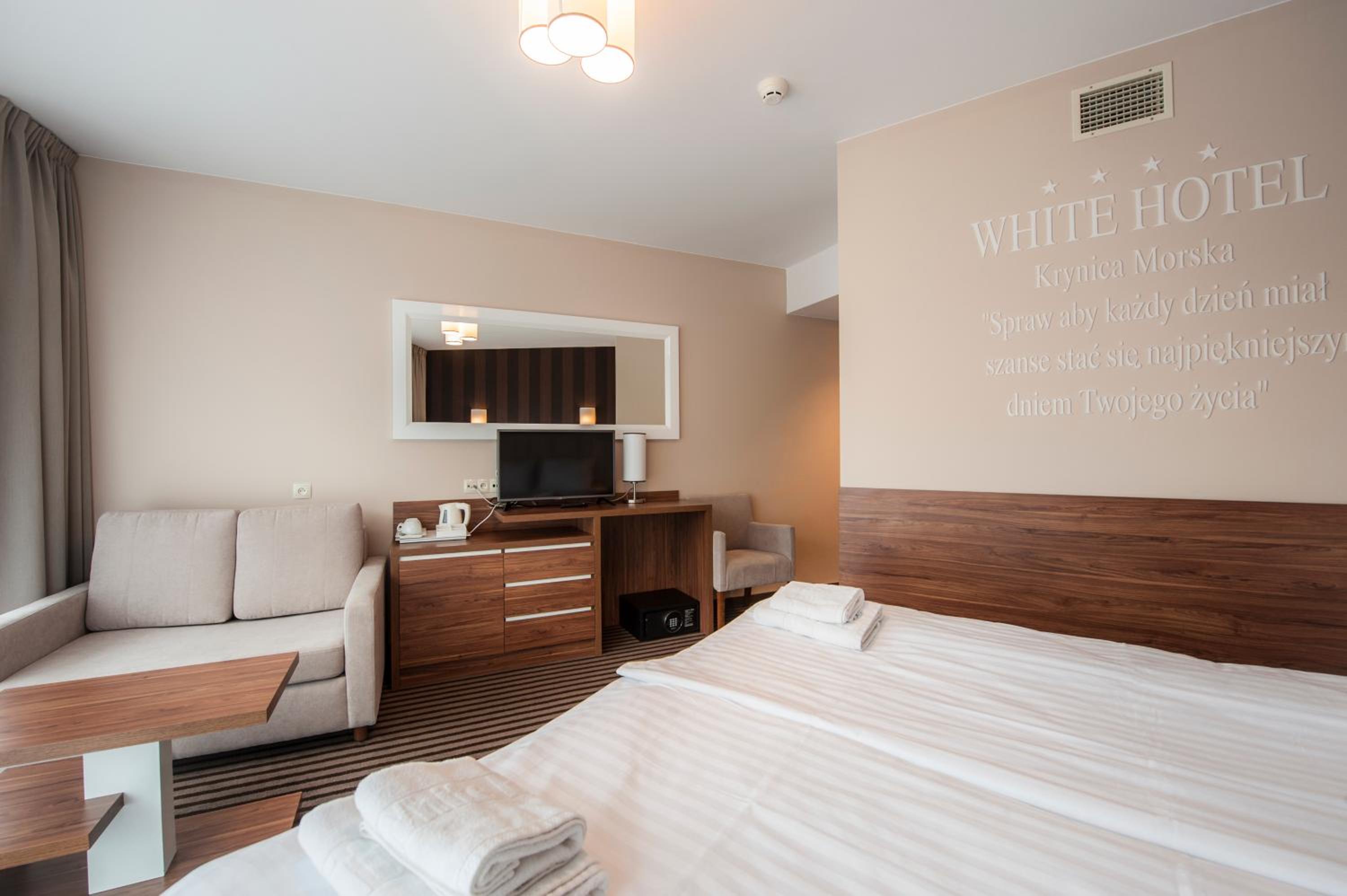 Deluxe Double Room with Extra Bed, Balcony and Forest View - Photo 67