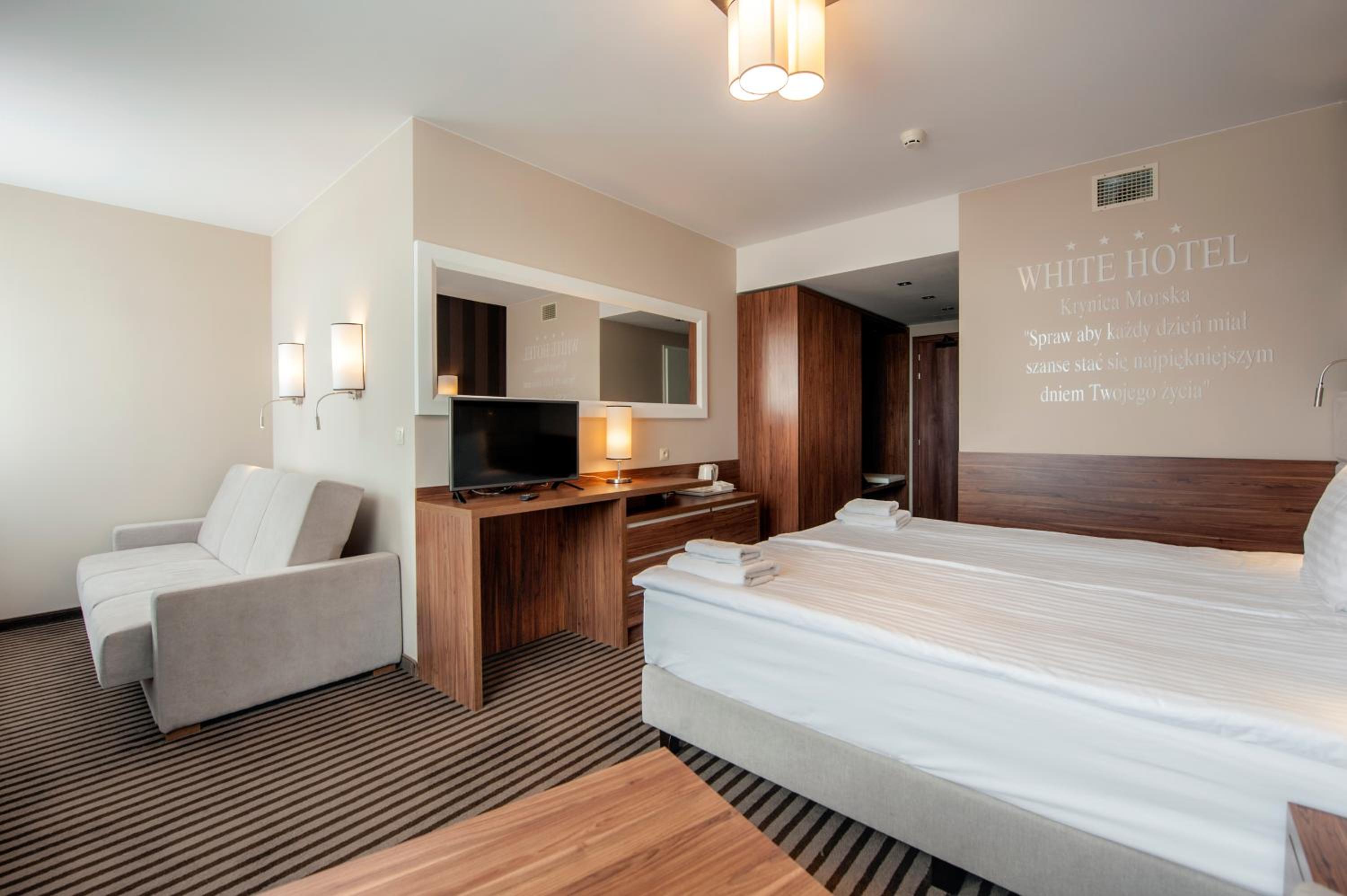 Comfort Quadruple Room with City View photo 1