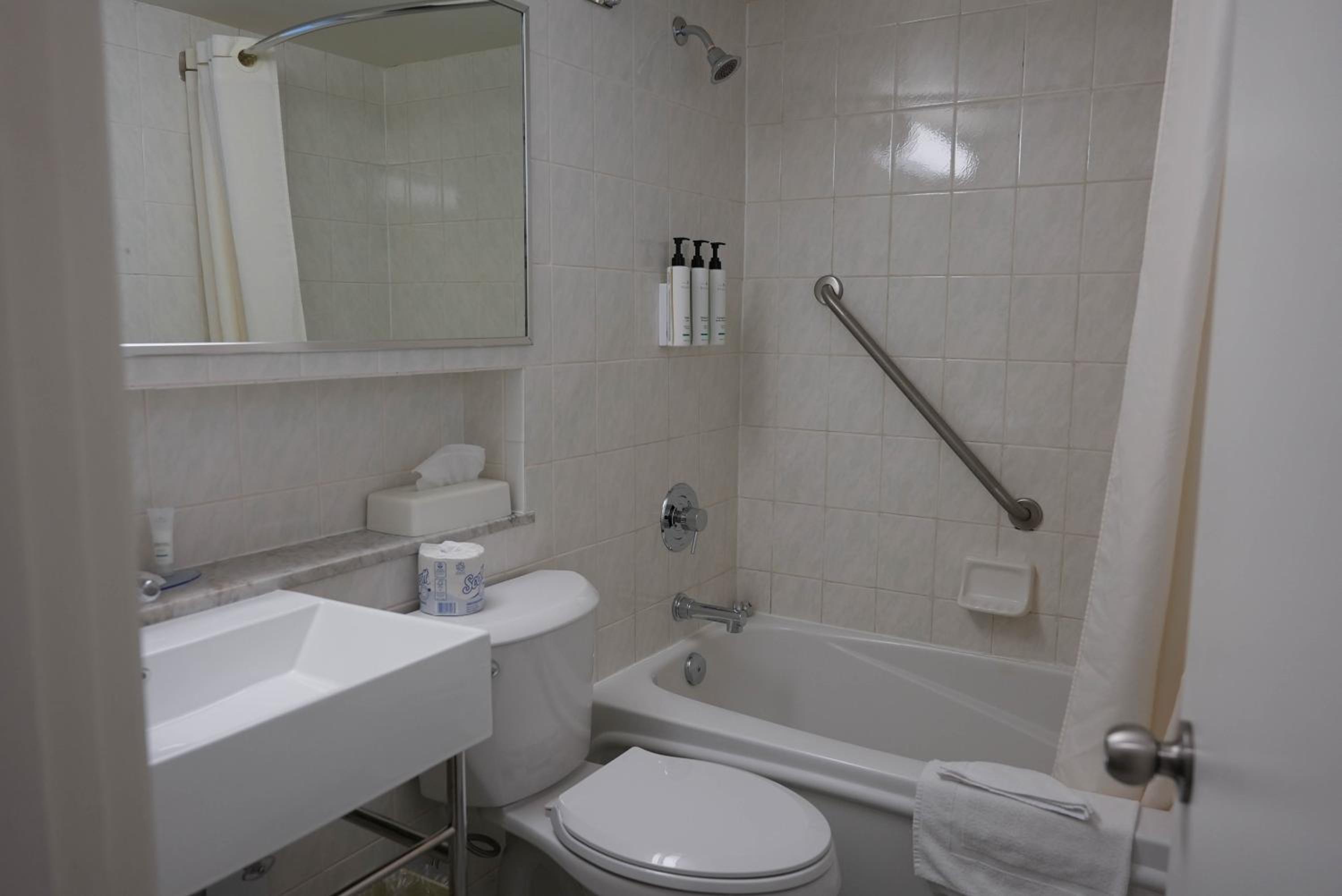 Premium Queen Room with Two Queen Beds with Patio - Non-Smoking - Photo 12