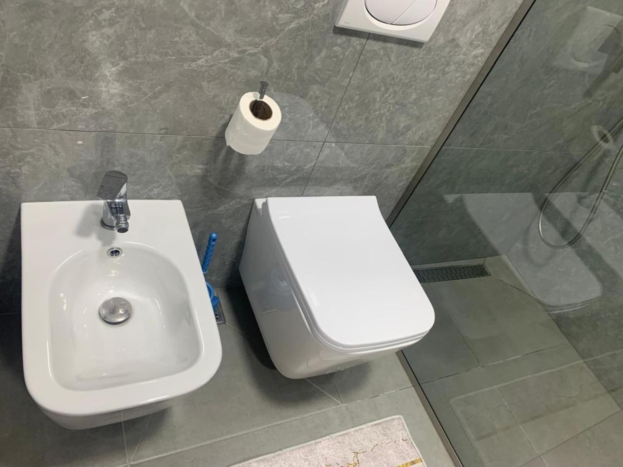 Deluxe Room (2 Adults + 1 Child)