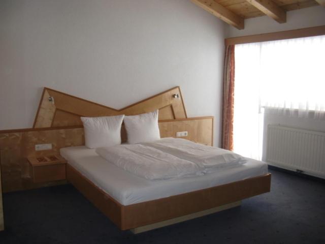 Three-Bedroom Apartment with Balcony photo 1