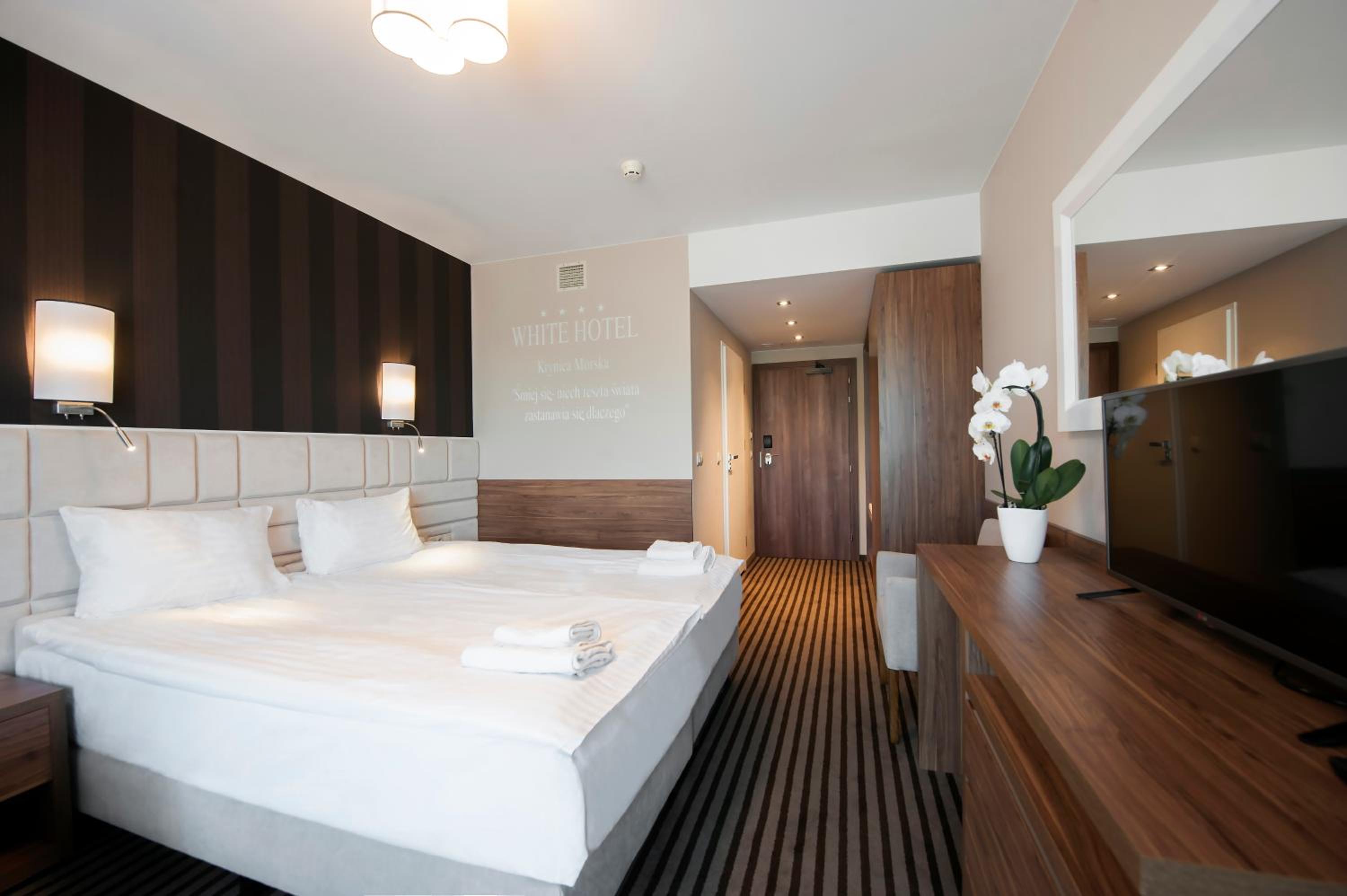 Deluxe Twin or Double Room with Balcony and Forest View - Photo 2