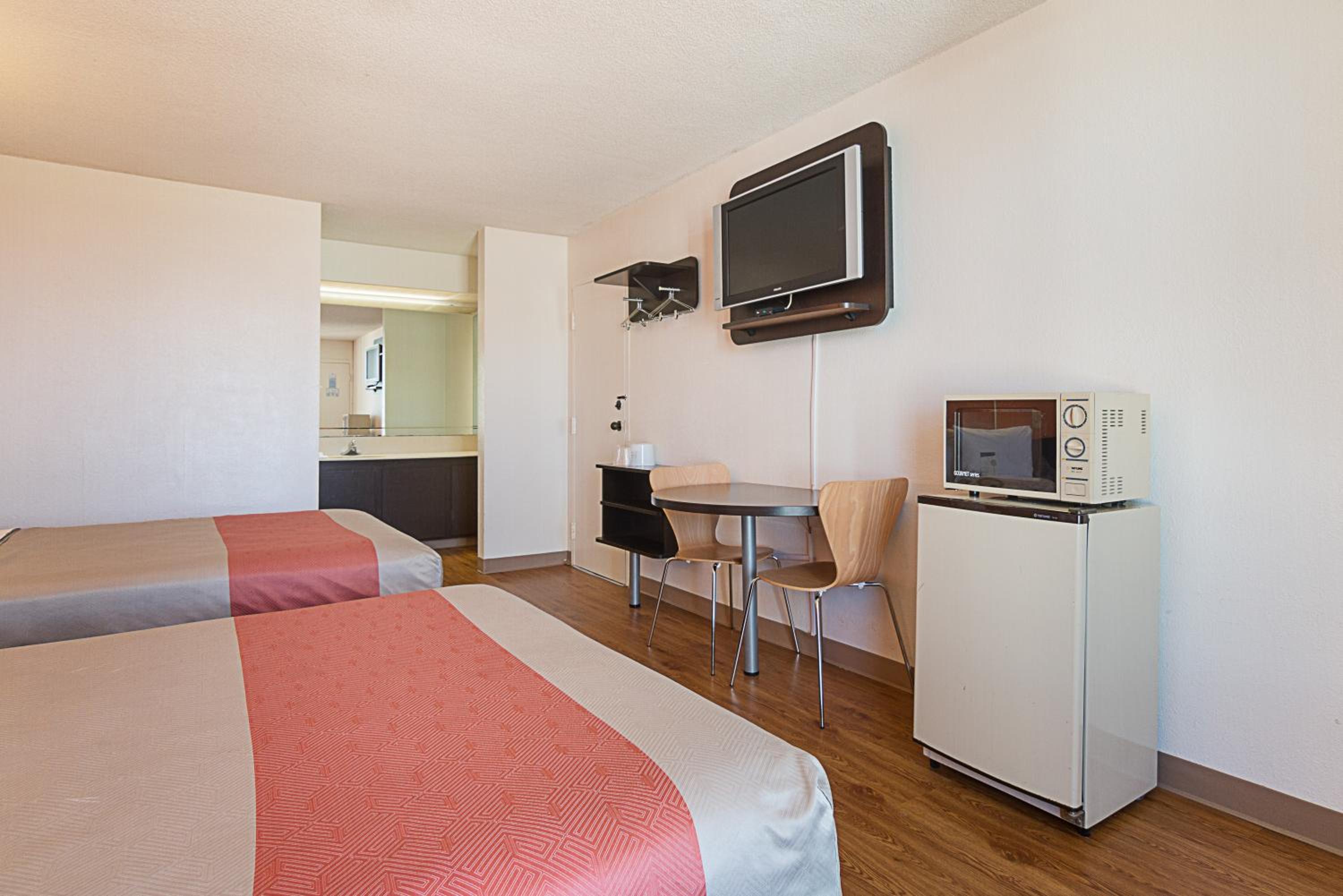 Double Room - Disability Access - Smoking photo 2