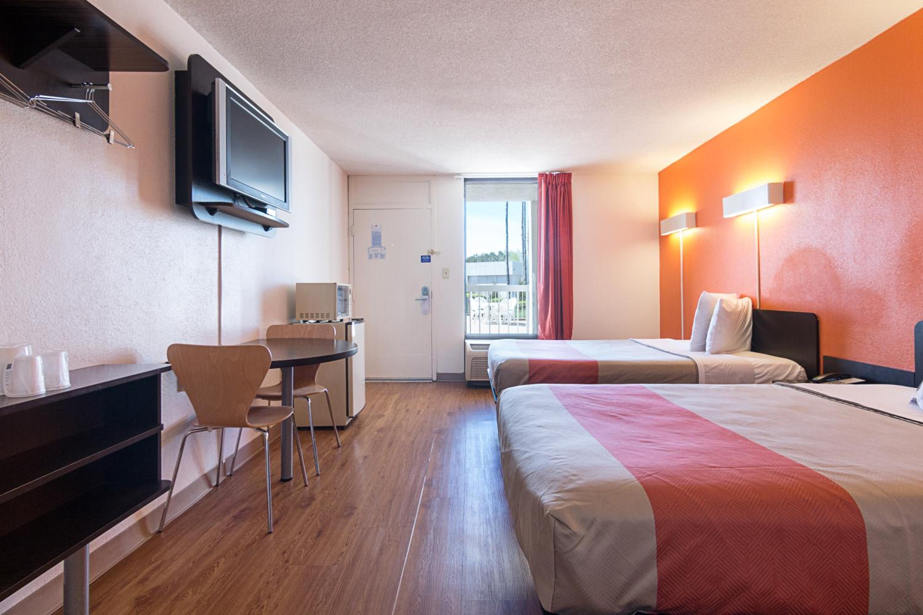 Double Room - Disability Access - Smoking photo 3