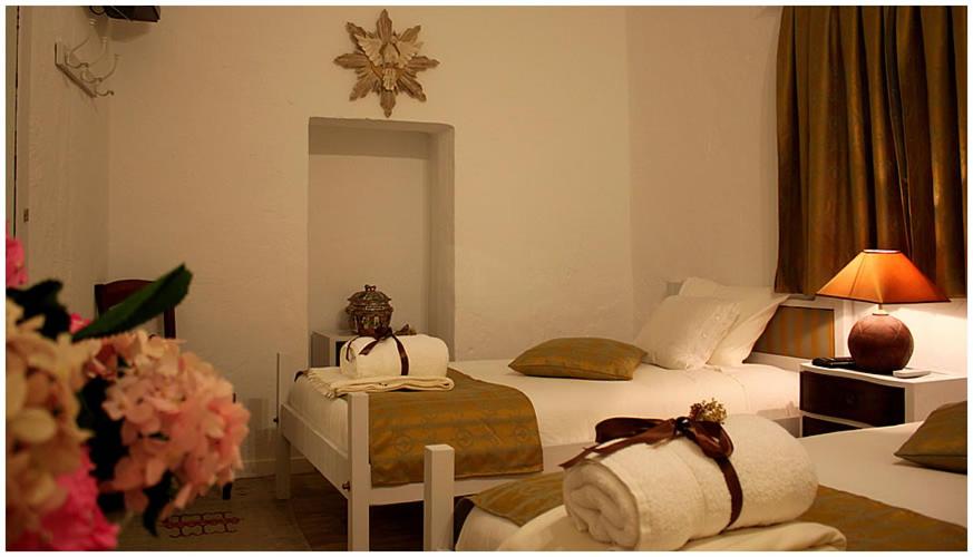 Double or Twin Room with Private Bathroom photo 3