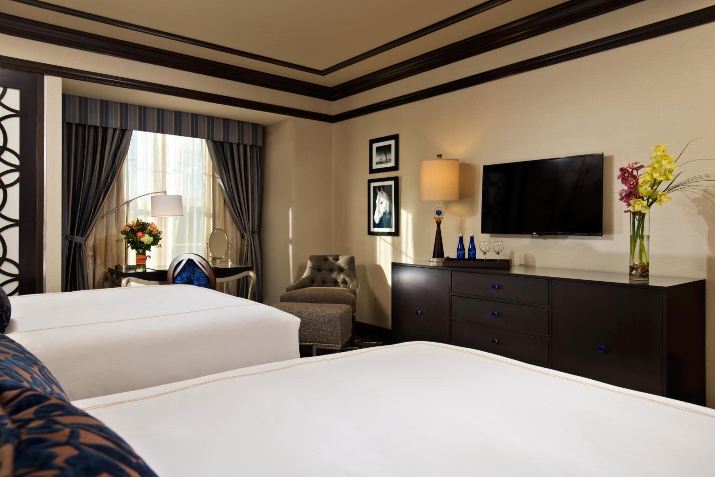 Standard Double Queen Room with Tub photo 2