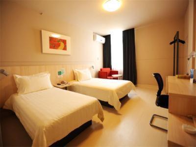 Twin Room B