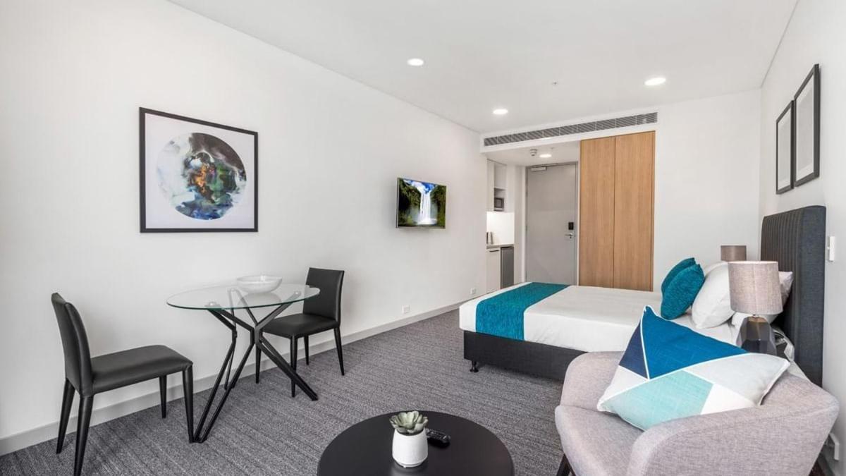 2 Bedroom Dual Key King Suite - Separate Rooms With Corridor Access - Photo 7