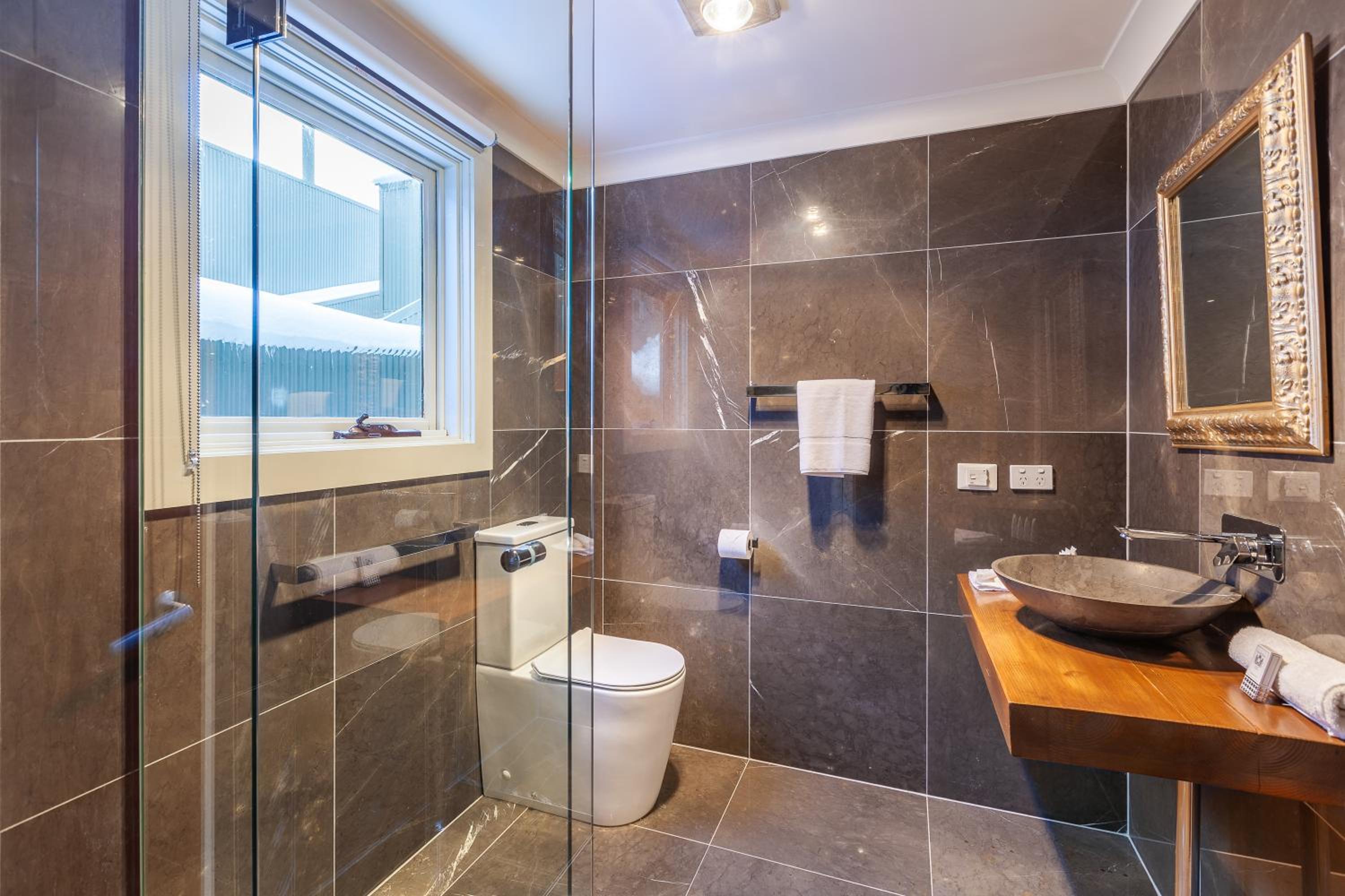 Lodge Chalet (Sleeps 4)