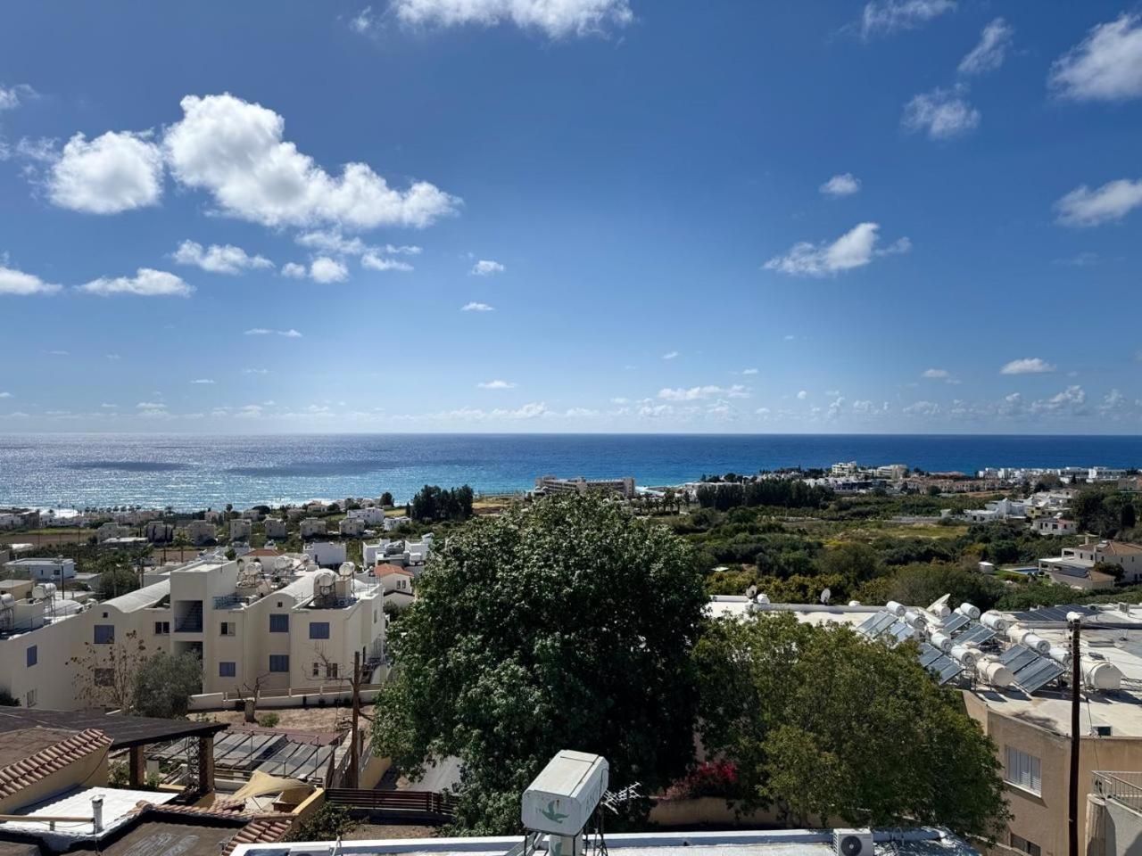 Two-Bedroom Apartment with Balcony and Sea View photo 3