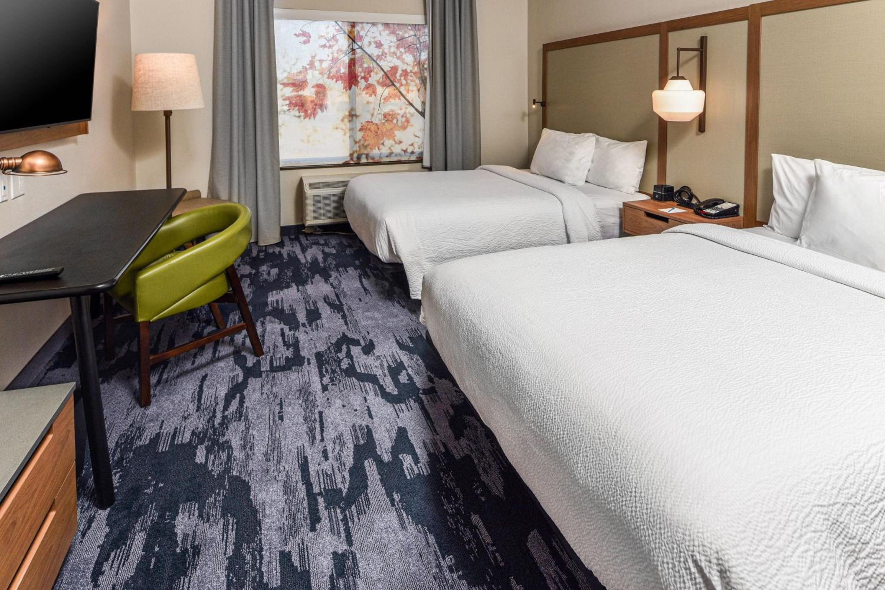 Queen Room with Two Queen Beds photo 1