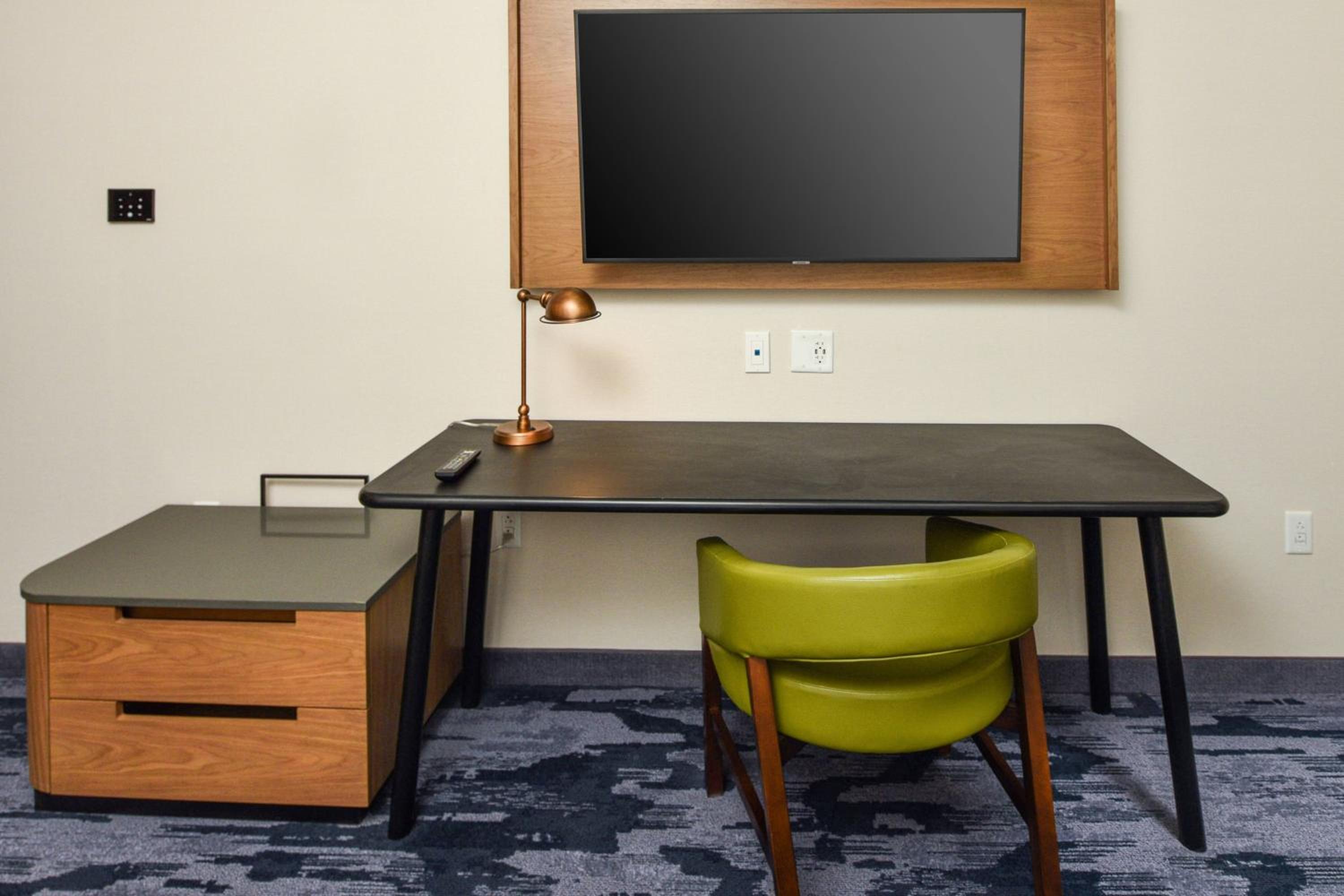King Suite with Bathtub and Sofa Bed - Mobility Access photo 1