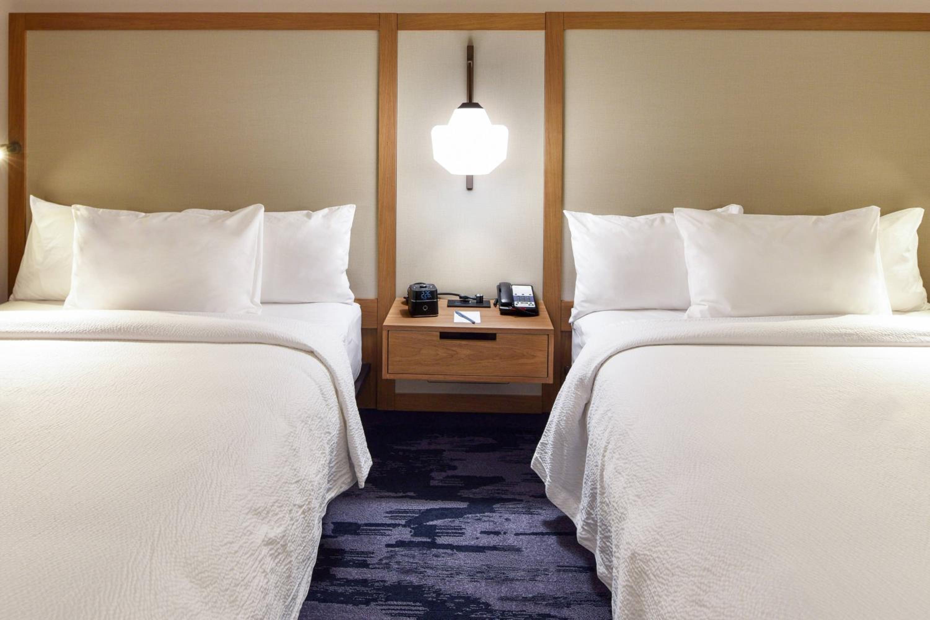 Queen Suite with Two Queen Beds, Bathtub and Sofa Bed - Mobility Access/Hearing Accessible photo 1