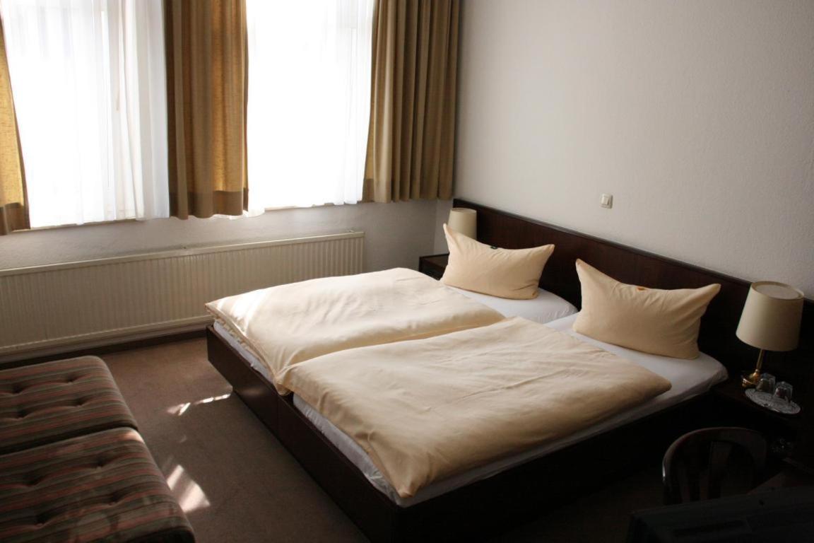 Double or Twin Room - Photo 4