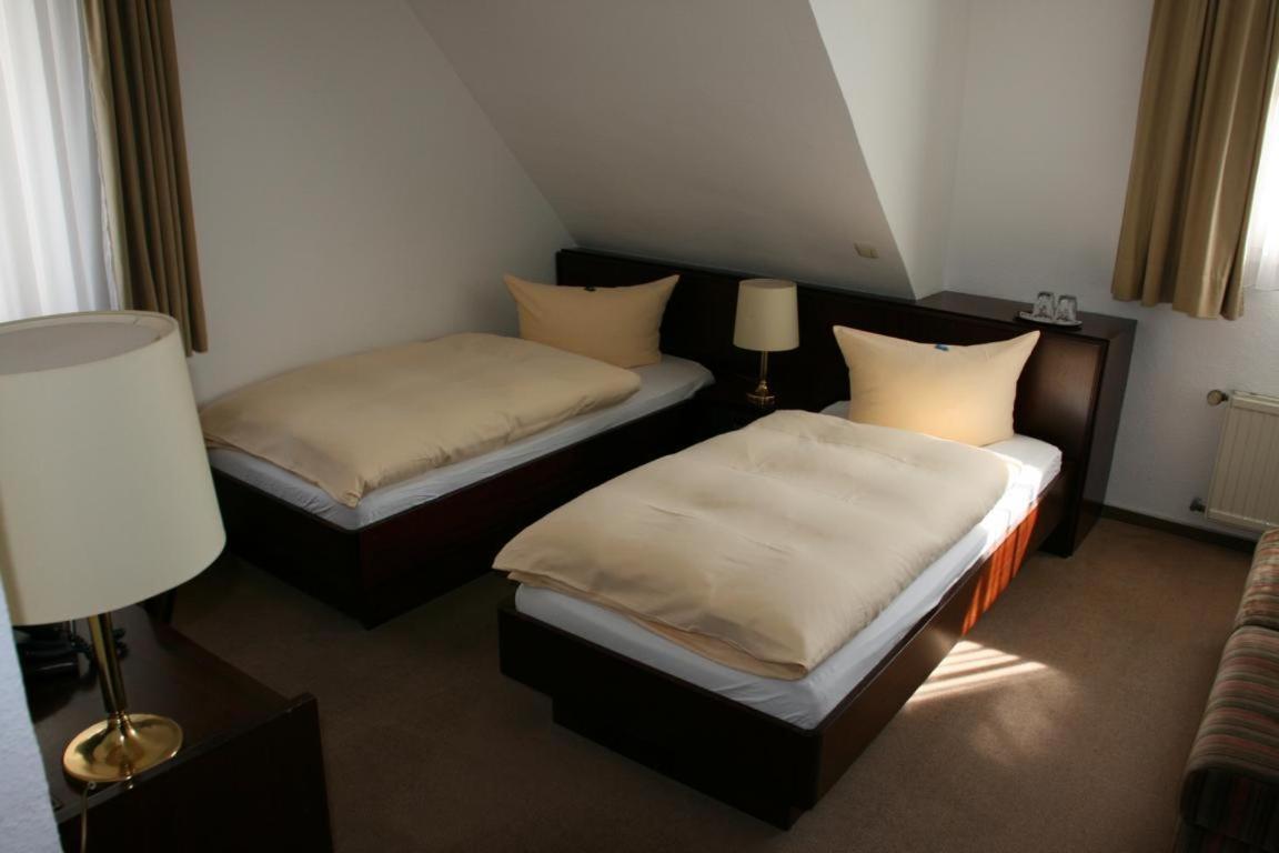 Double or Twin Room - Photo 5