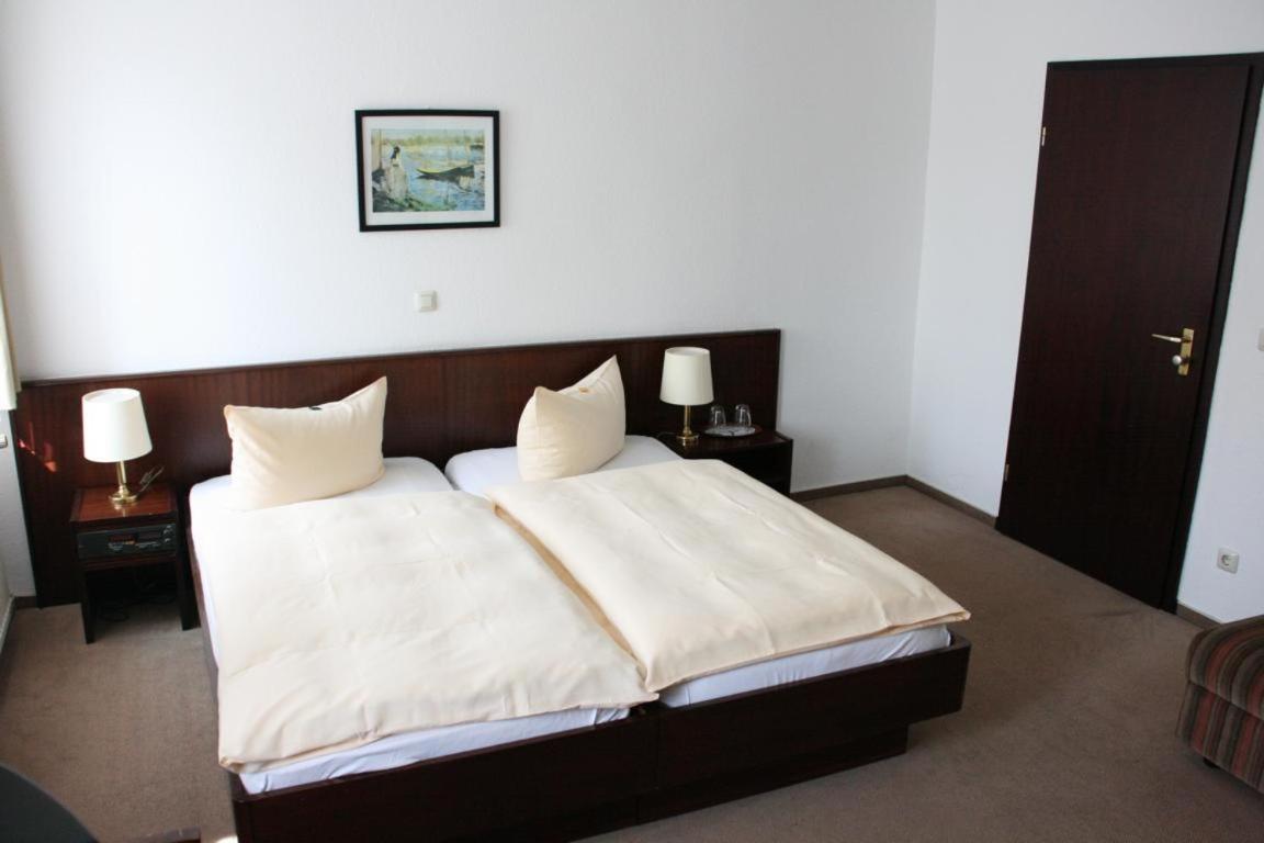 Double or Twin Room - Photo 6